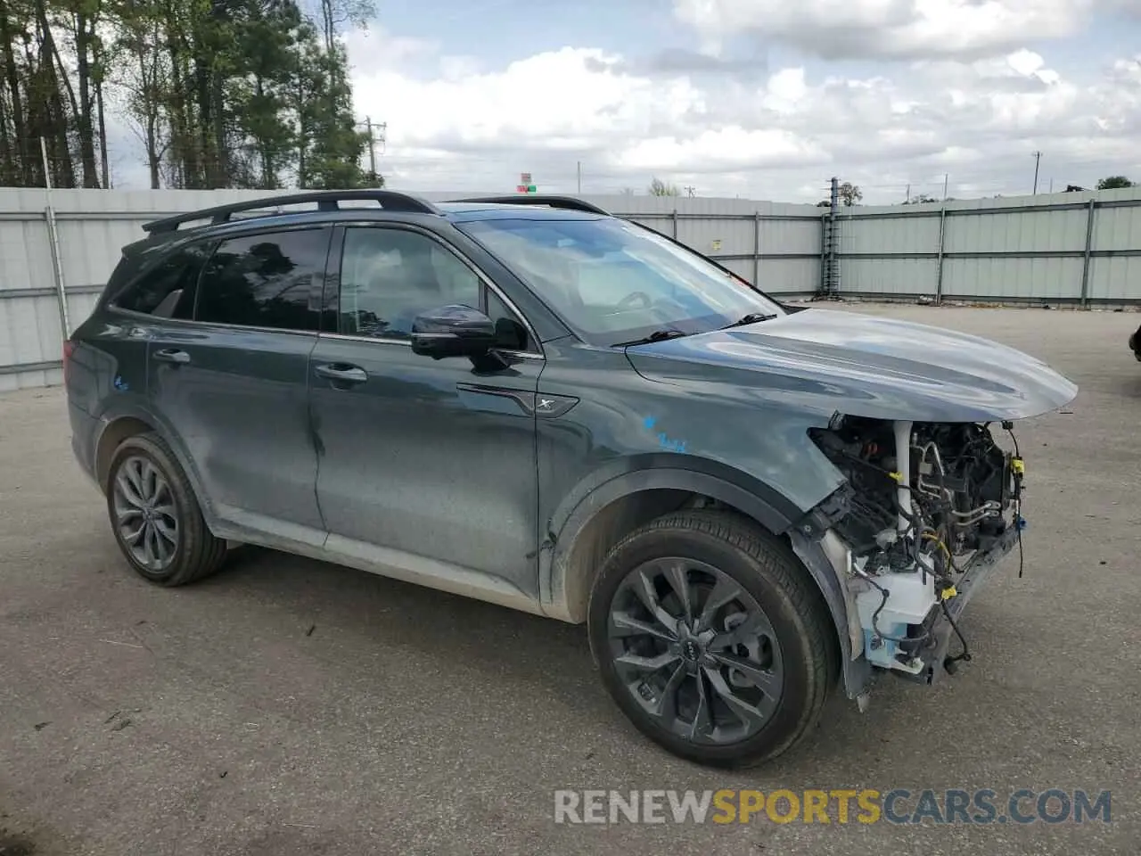 4 Photograph of a damaged car 5XYRKDLF4NG093700 KIA SORENTO 2022
