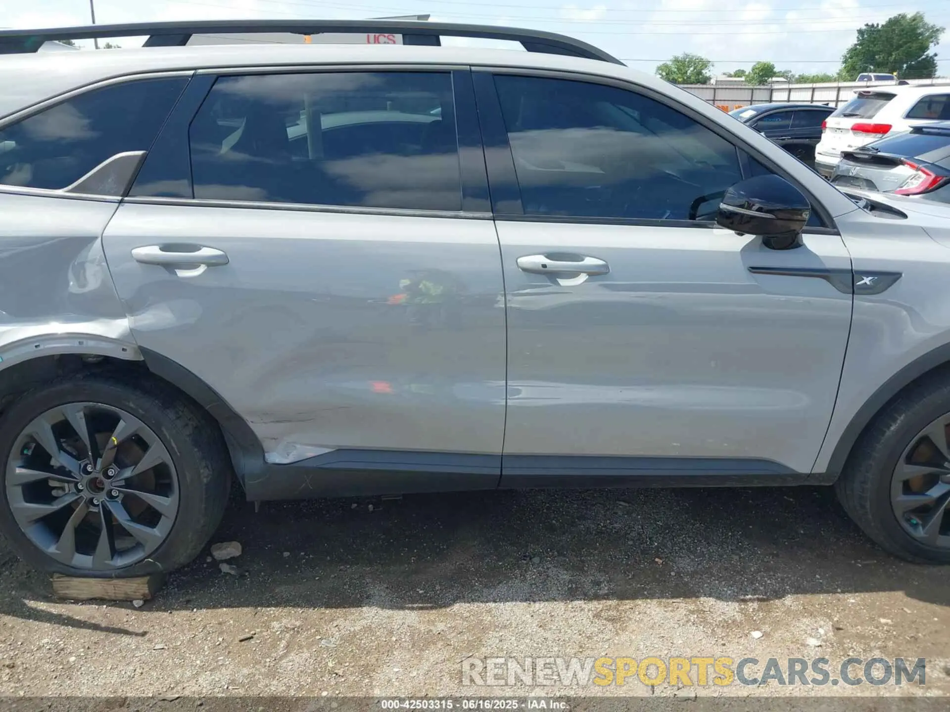 14 Photograph of a damaged car 5XYRKDLF4NG111239 KIA SORENTO 2022