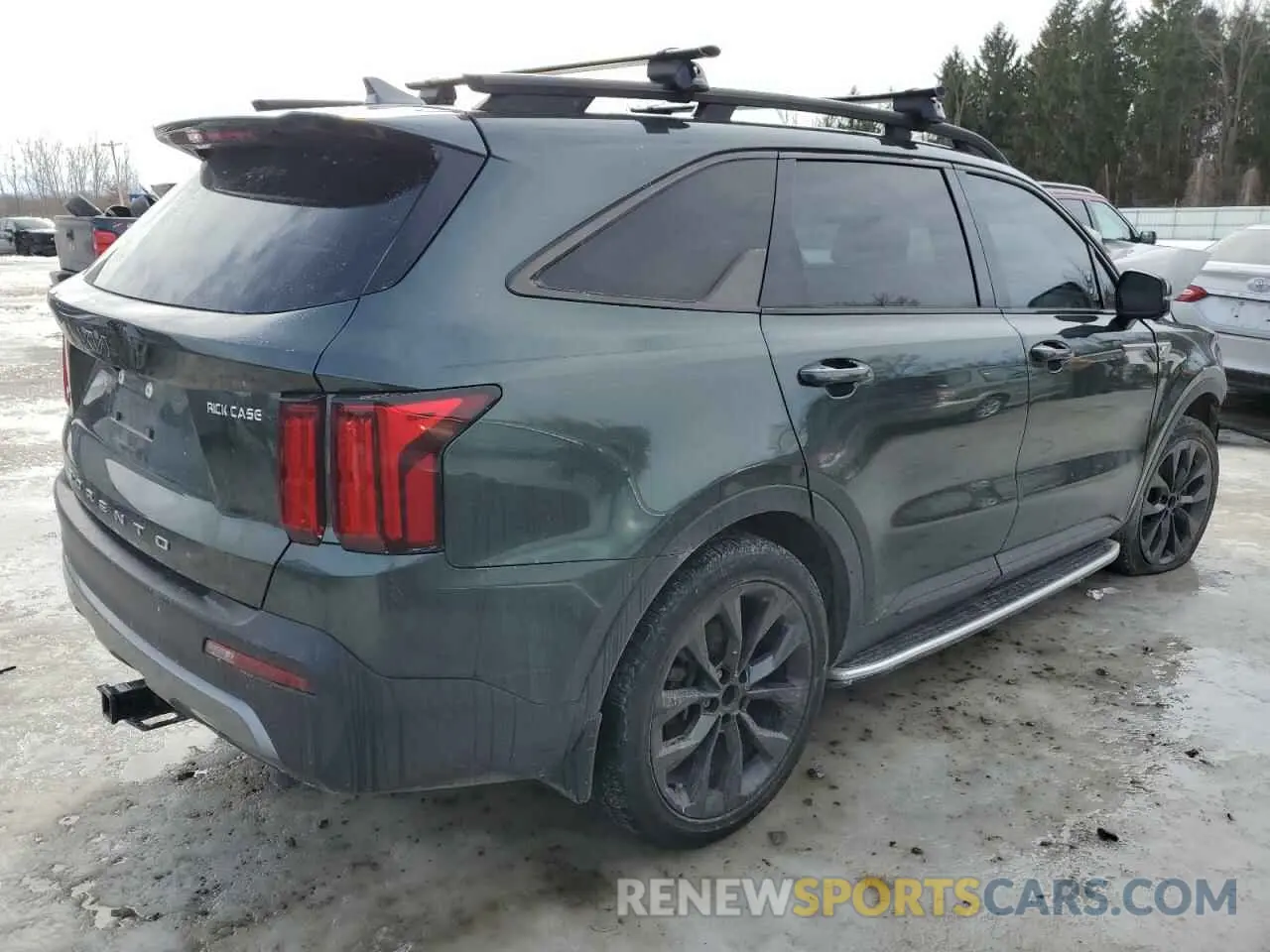 3 Photograph of a damaged car 5XYRKDLF5NG092099 KIA SORENTO 2022