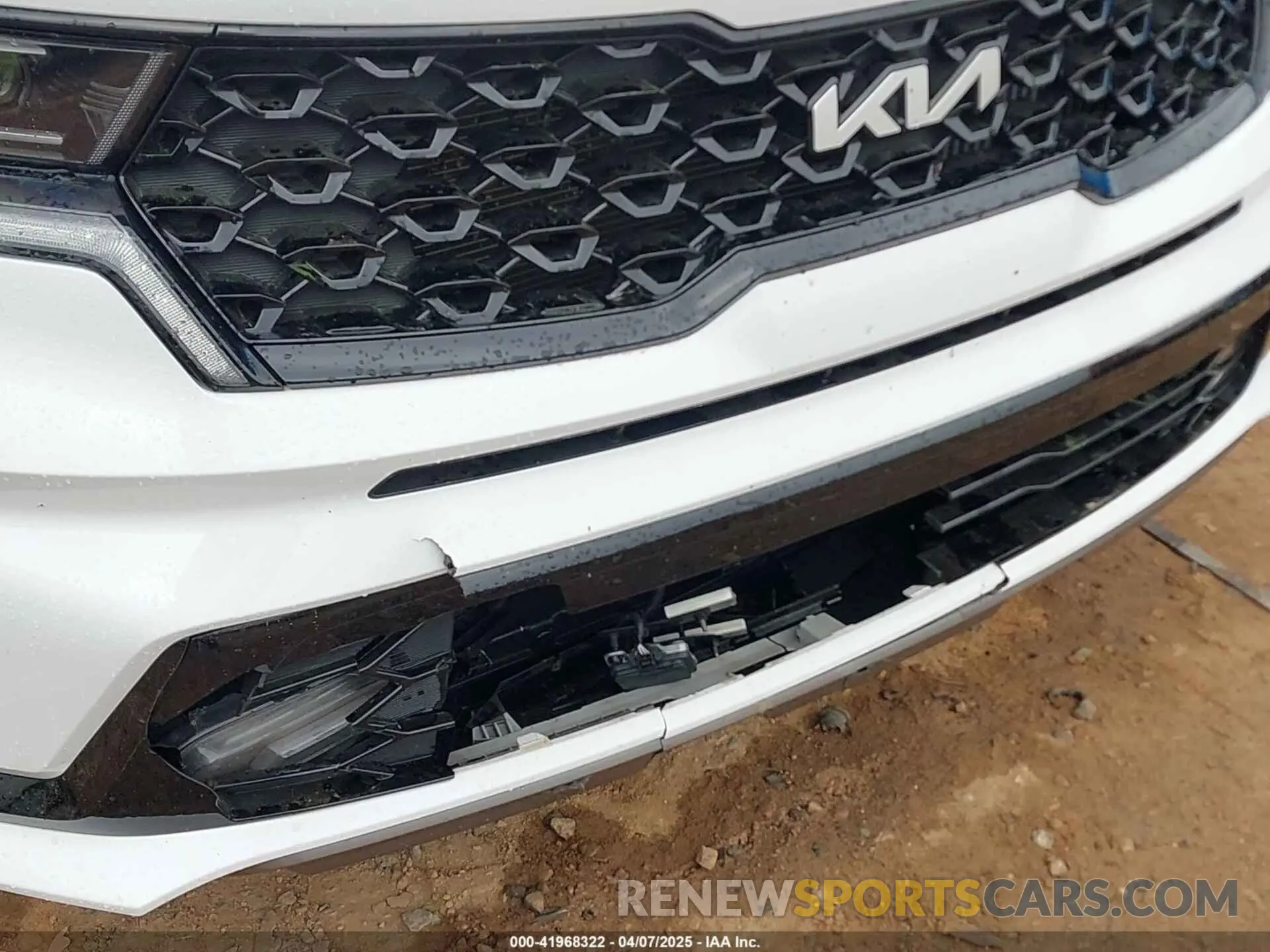 6 Photograph of a damaged car 5XYRKDLF5NG096542 KIA SORENTO 2022