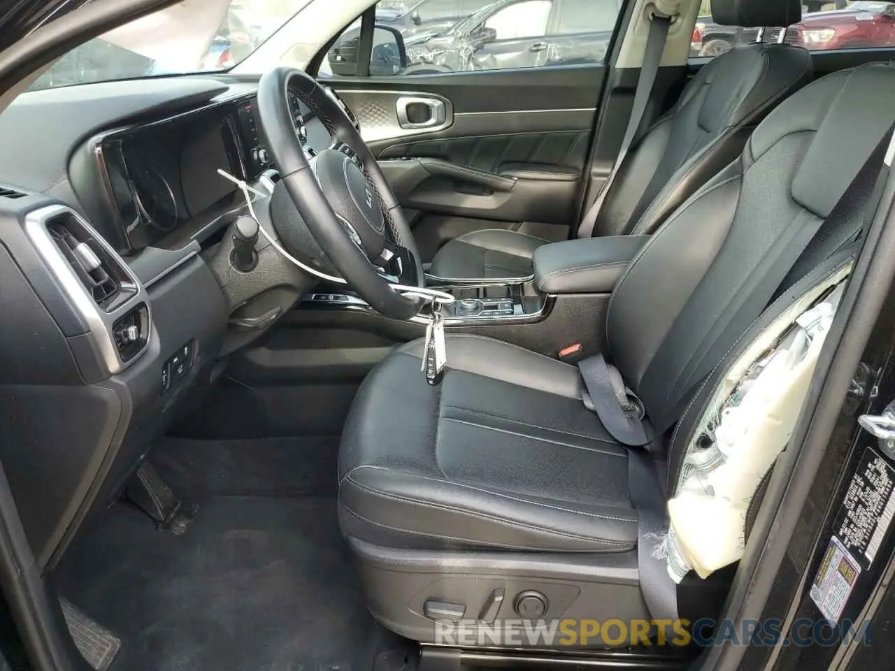 7 Photograph of a damaged car 5XYRKDLF6NG115499 KIA SORENTO 2022