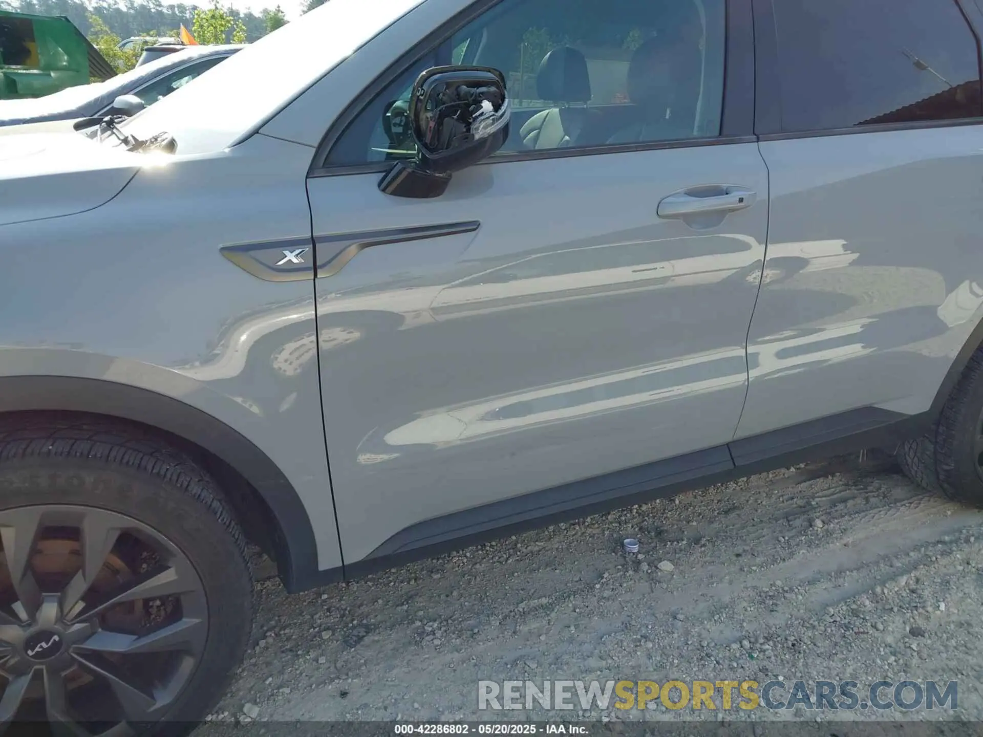 18 Photograph of a damaged car 5XYRKDLF8NG107713 KIA SORENTO 2022