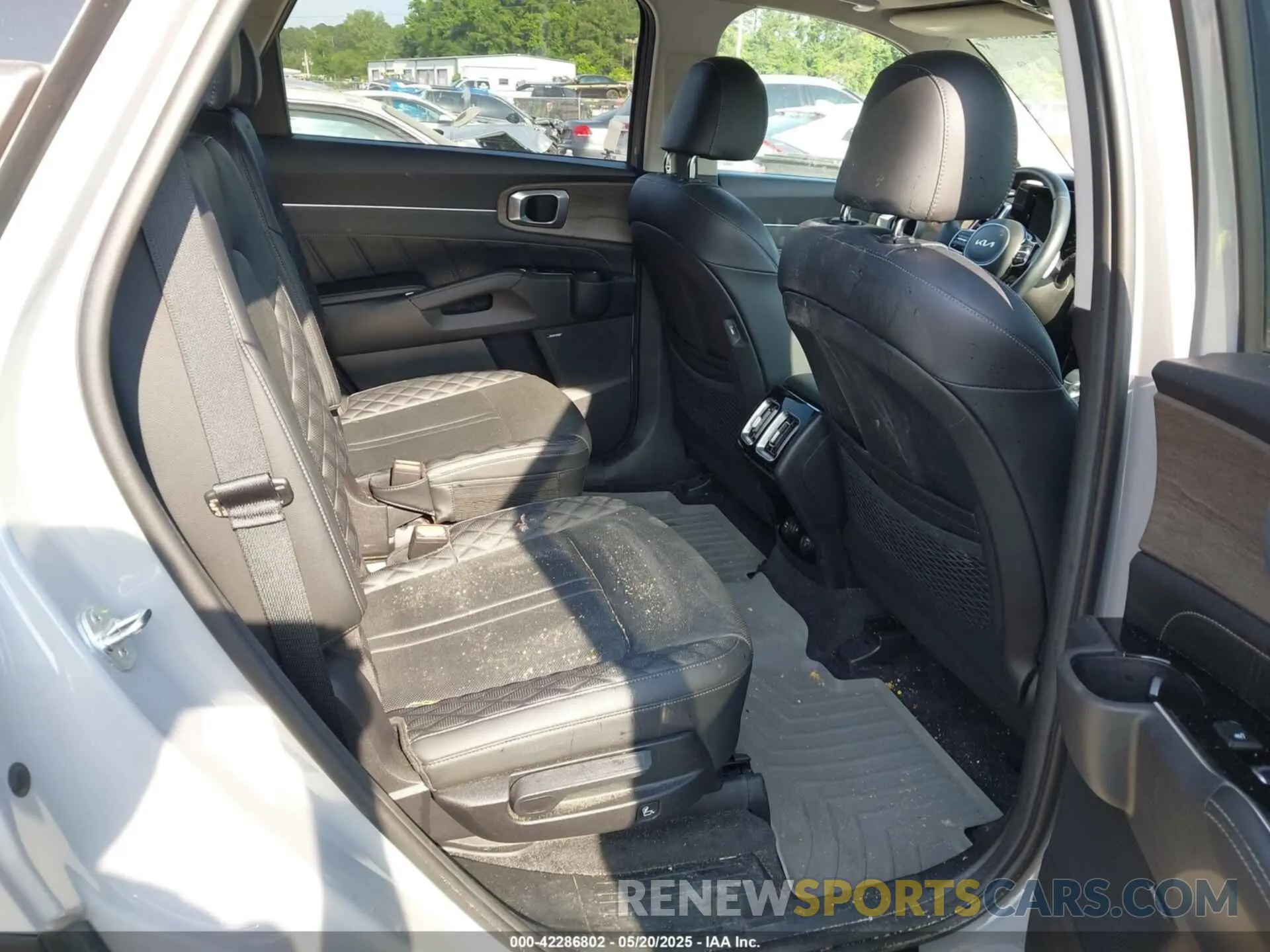 8 Photograph of a damaged car 5XYRKDLF8NG107713 KIA SORENTO 2022