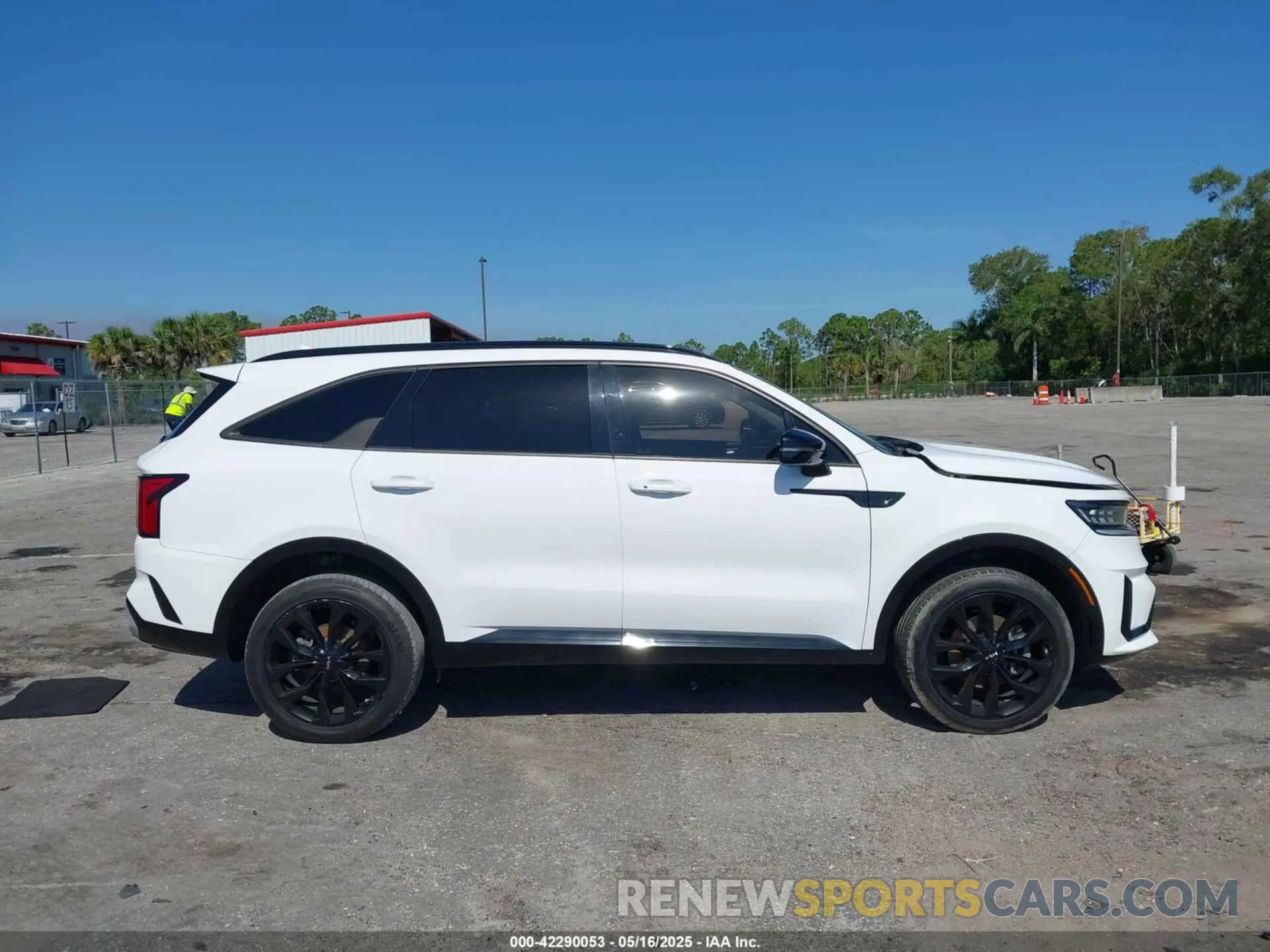 13 Photograph of a damaged car 5XYRKDLF9NG076360 KIA SORENTO 2022