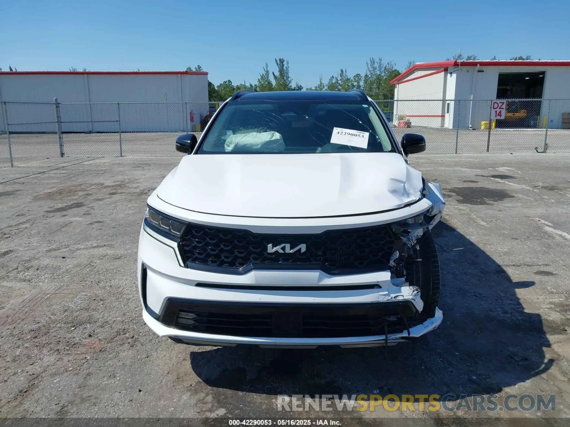 17 Photograph of a damaged car 5XYRKDLF9NG076360 KIA SORENTO 2022