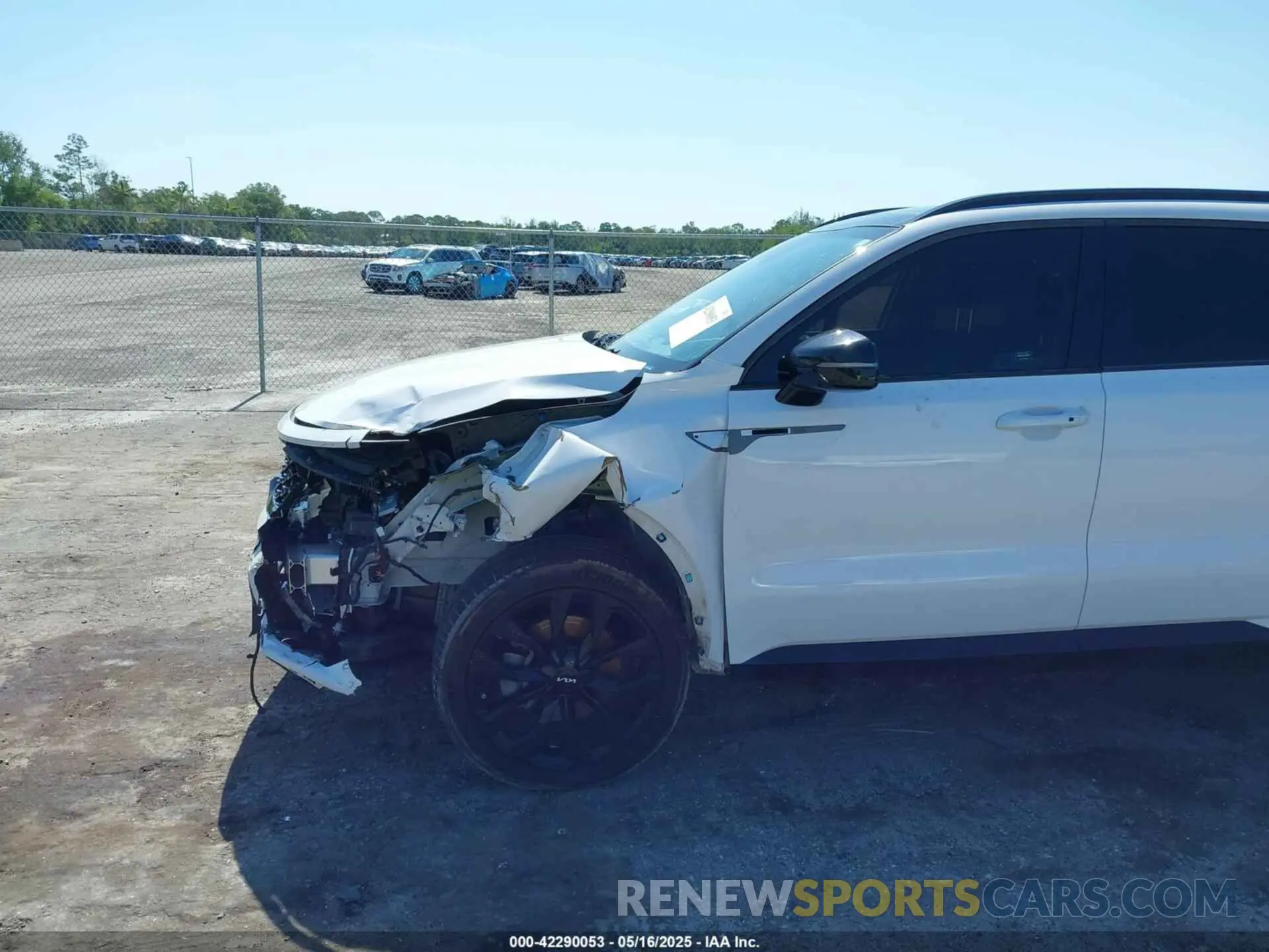 18 Photograph of a damaged car 5XYRKDLF9NG076360 KIA SORENTO 2022