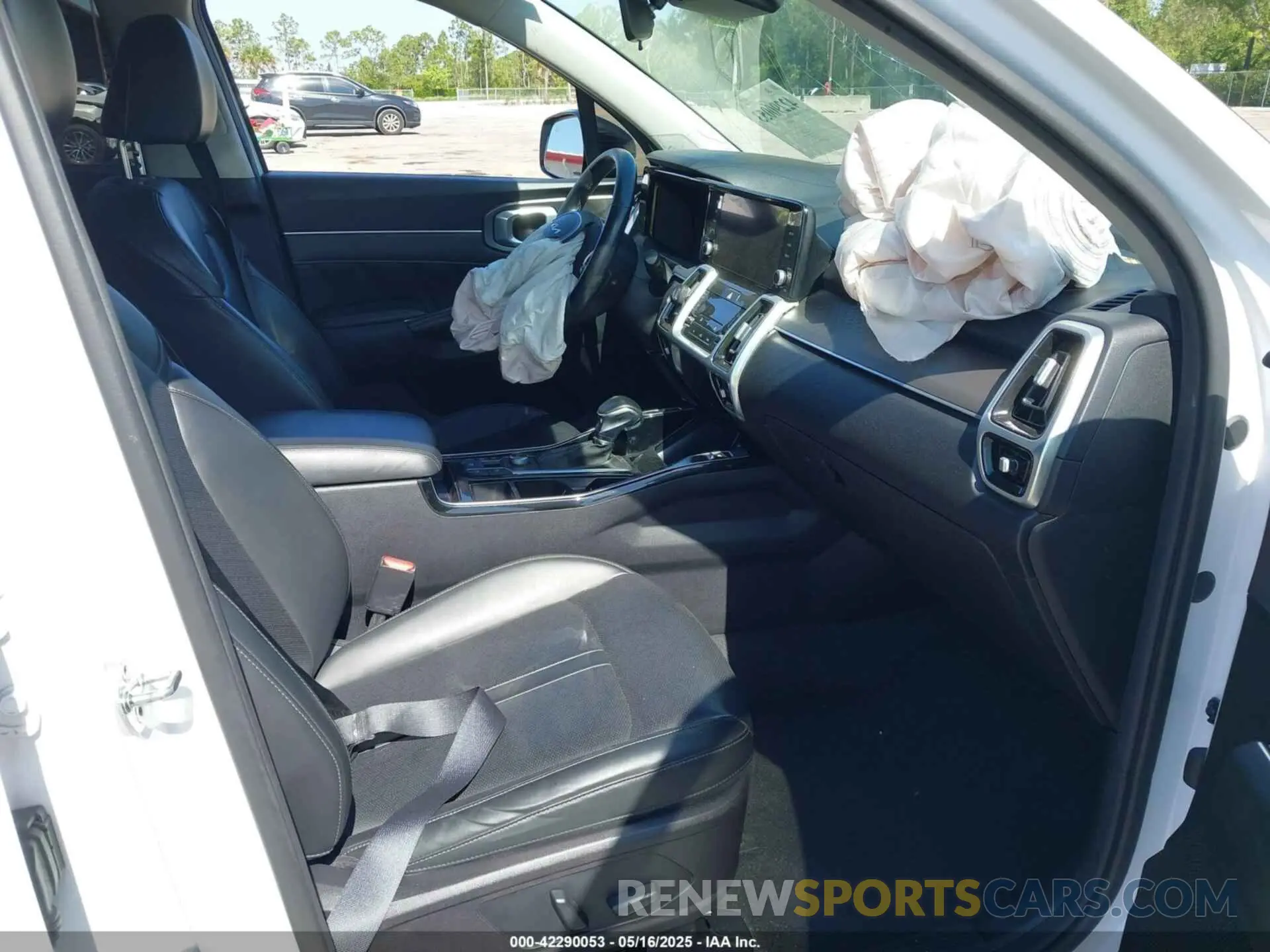 5 Photograph of a damaged car 5XYRKDLF9NG076360 KIA SORENTO 2022