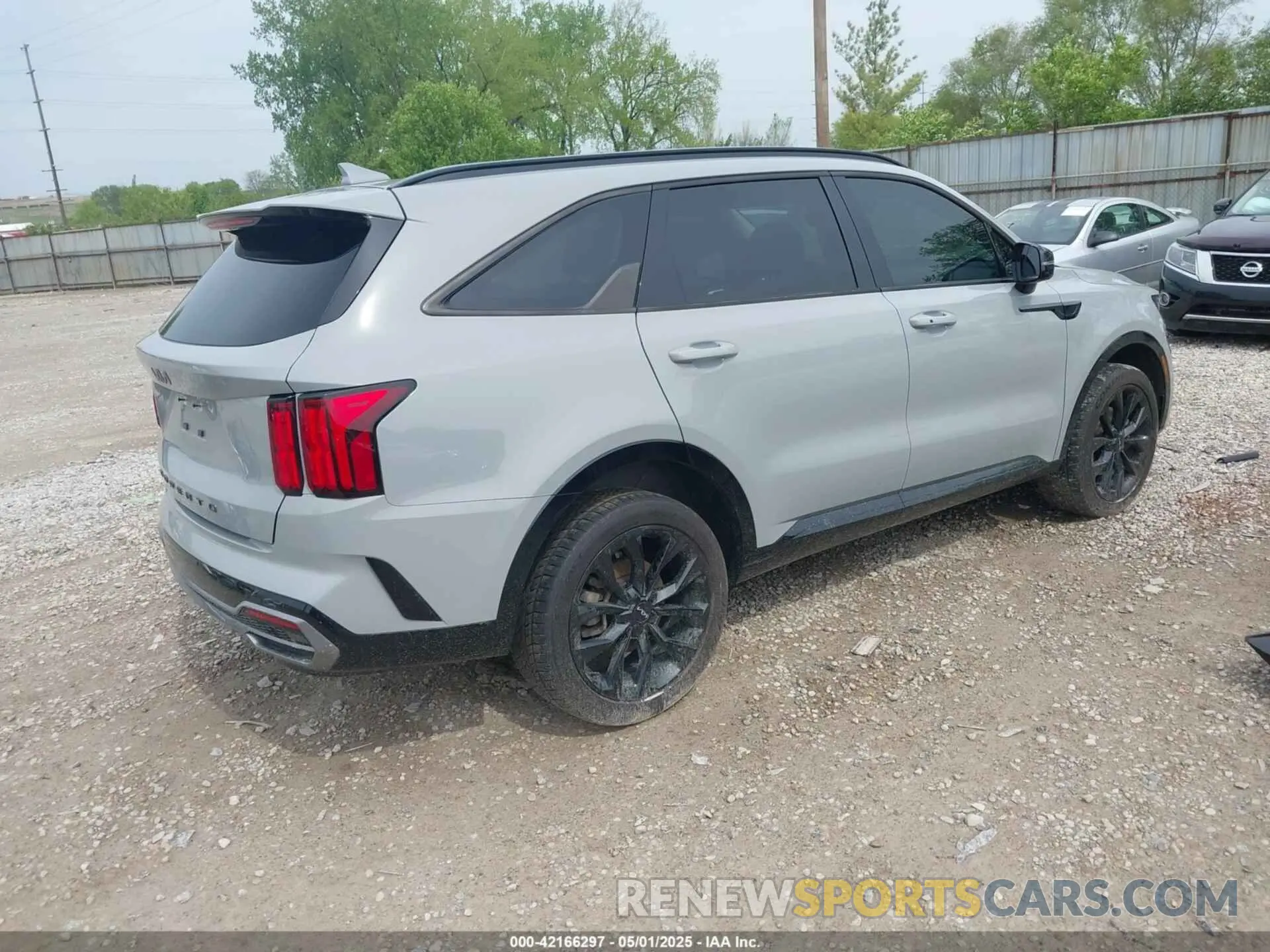 4 Photograph of a damaged car 5XYRKDLF9NG079825 KIA SORENTO 2022