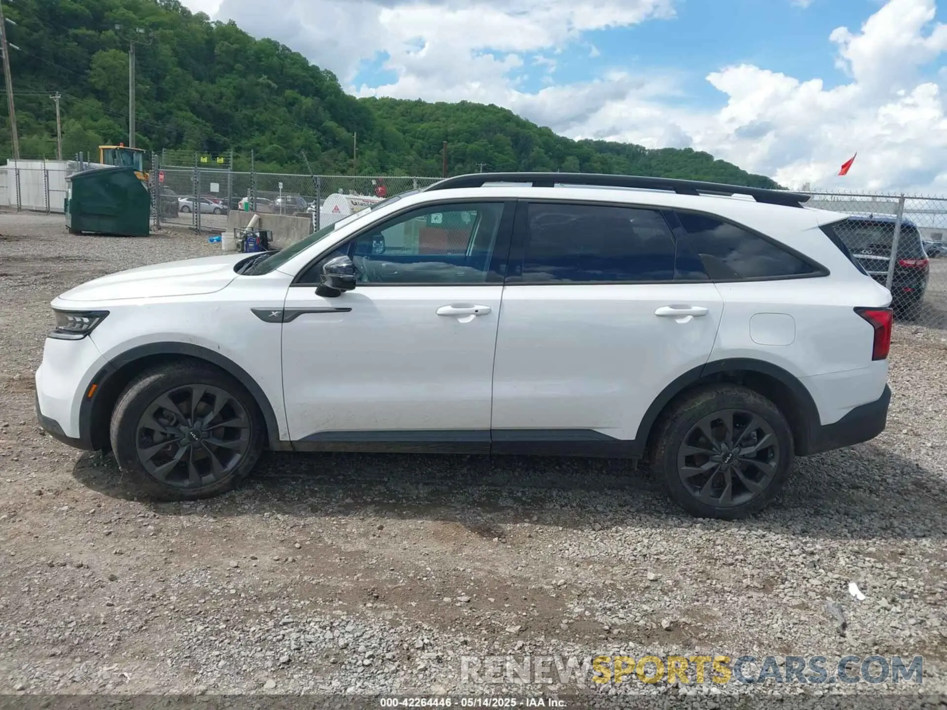 14 Photograph of a damaged car 5XYRKDLF9NG133642 KIA SORENTO 2022