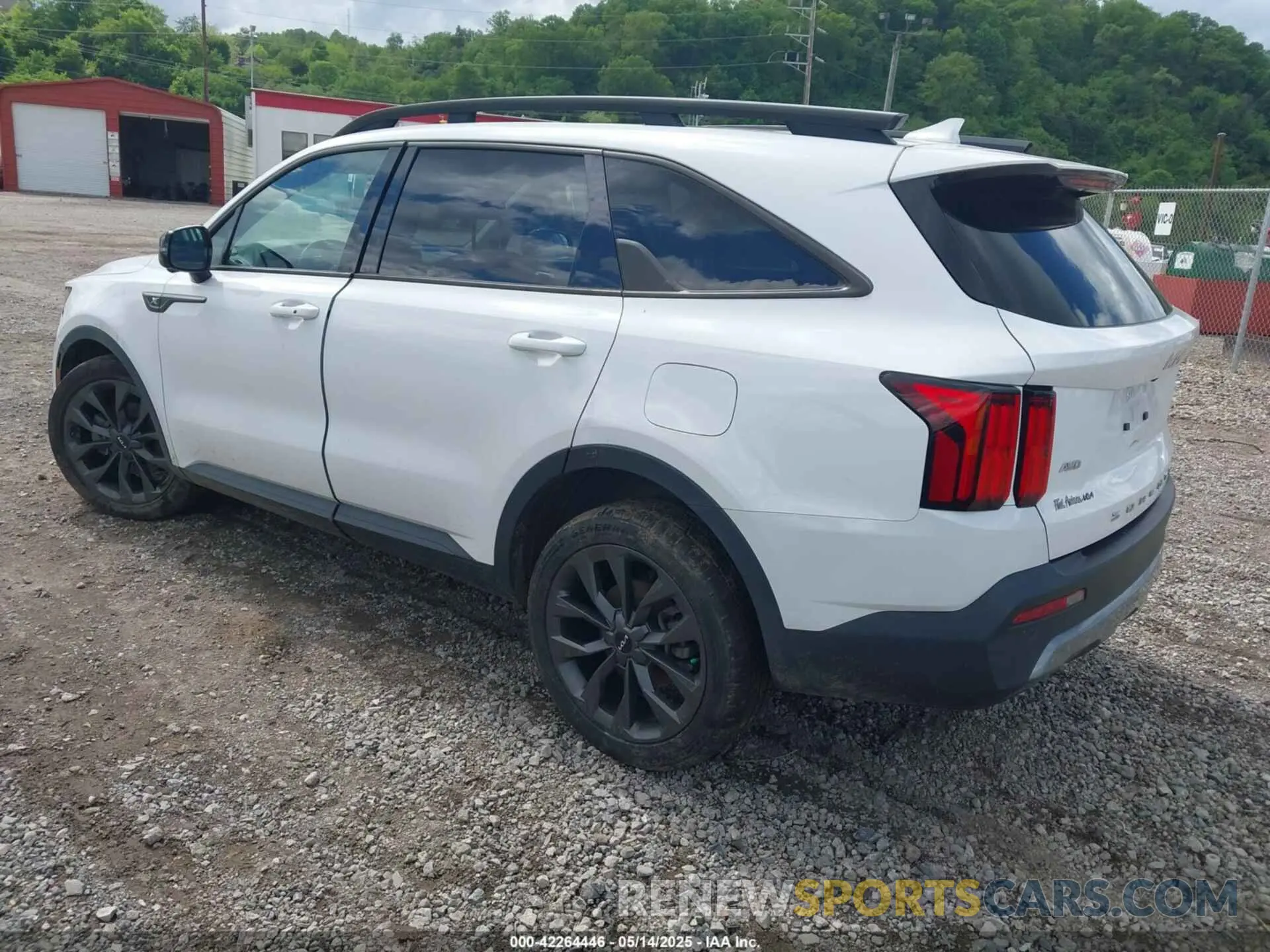 3 Photograph of a damaged car 5XYRKDLF9NG133642 KIA SORENTO 2022