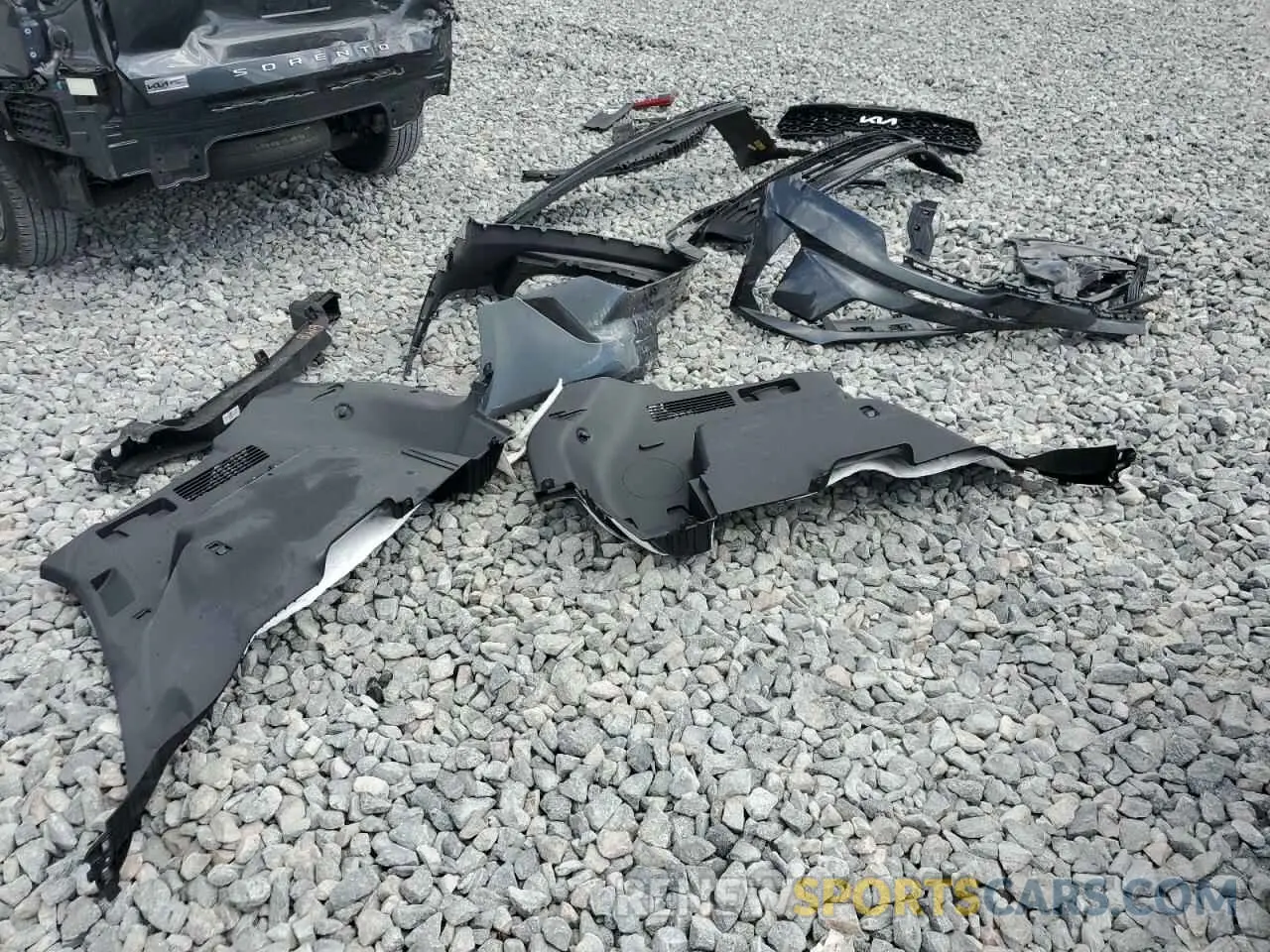 13 Photograph of a damaged car 5XYRL4LC0NG134648 KIA SORENTO 2022