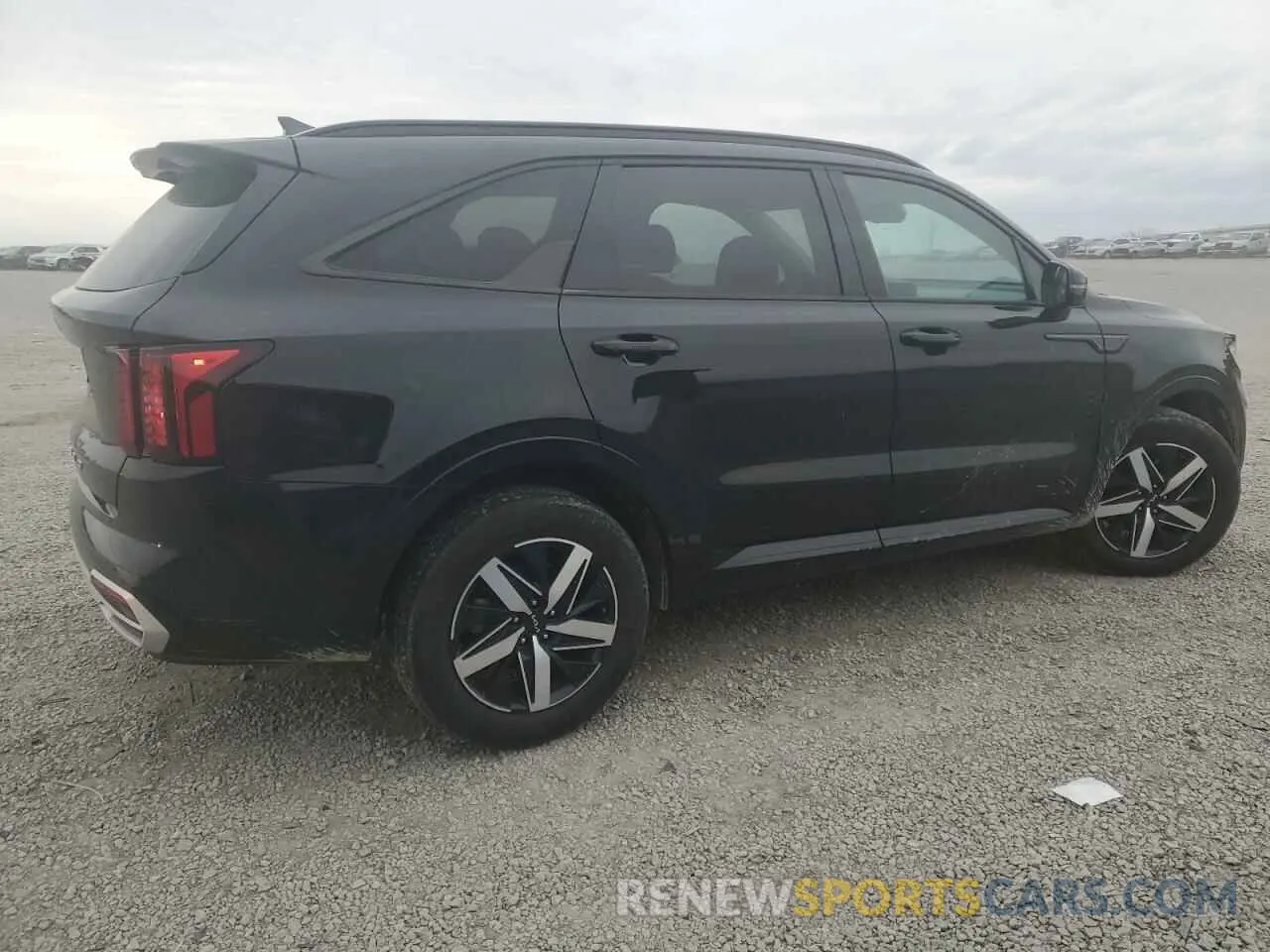3 Photograph of a damaged car 5XYRL4LC1NG151636 KIA SORENTO 2022