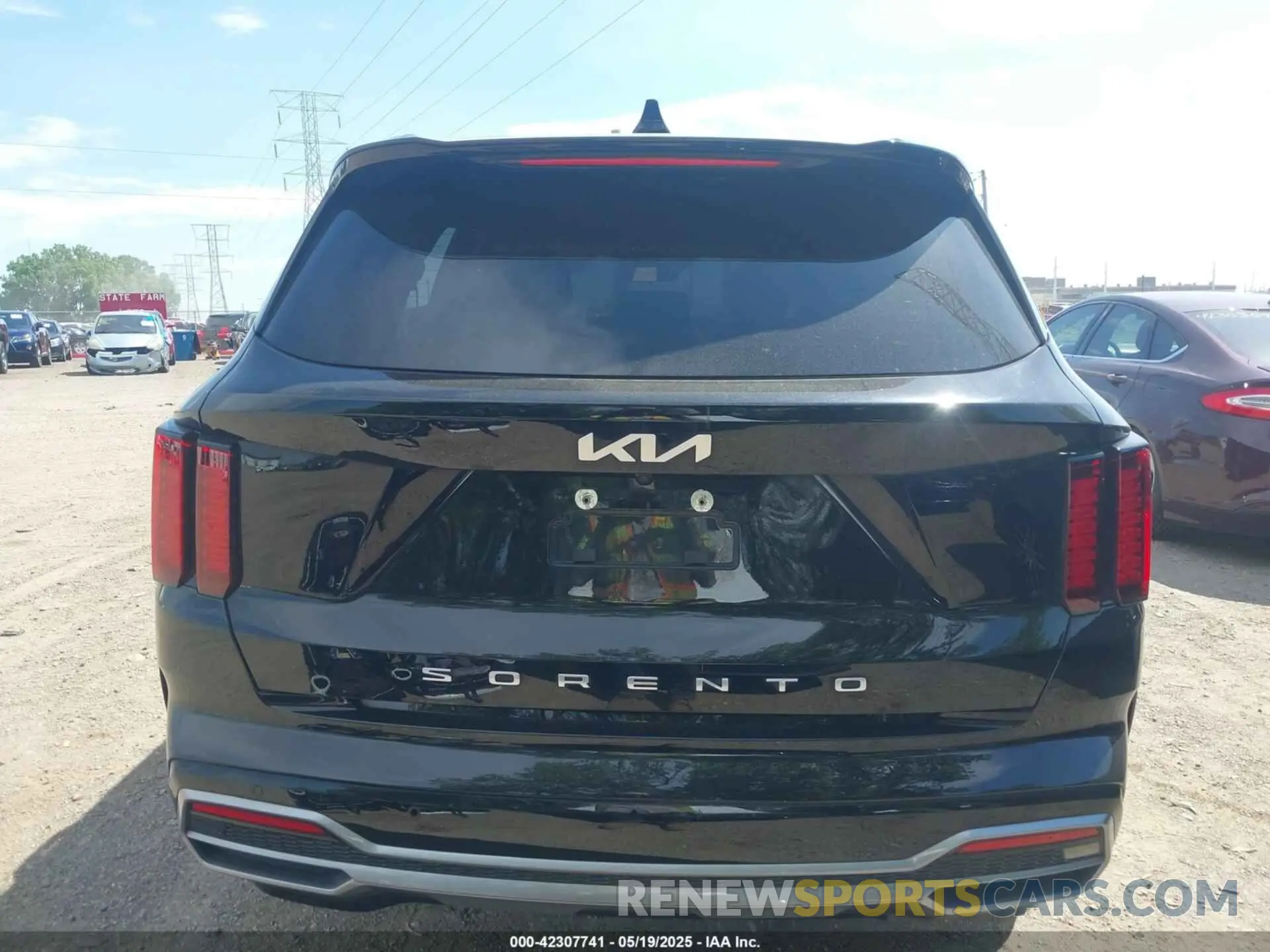 16 Photograph of a damaged car 5XYRL4LC2NG104034 KIA SORENTO 2022