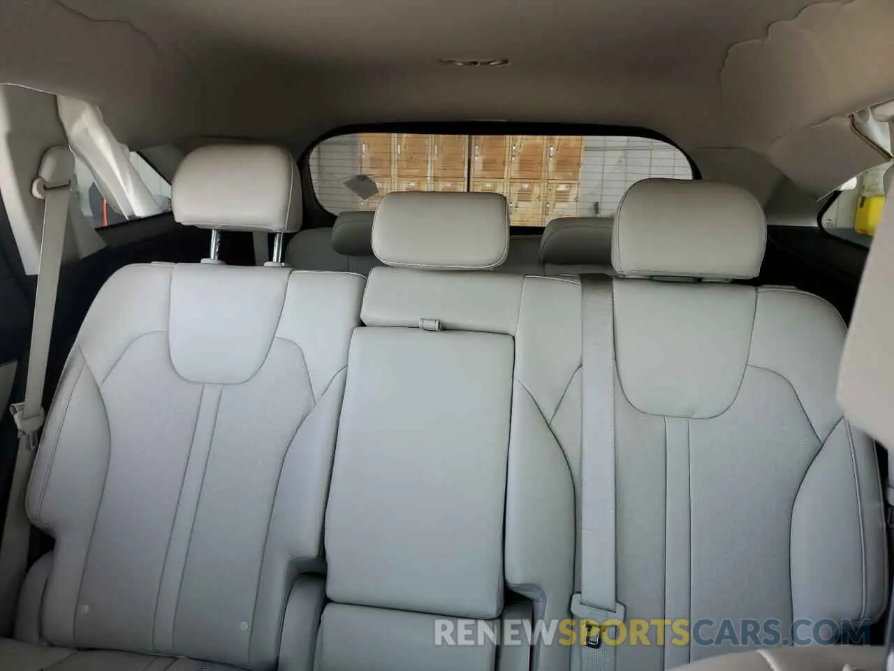 10 Photograph of a damaged car 5XYRL4LC2NG126910 KIA SORENTO 2022