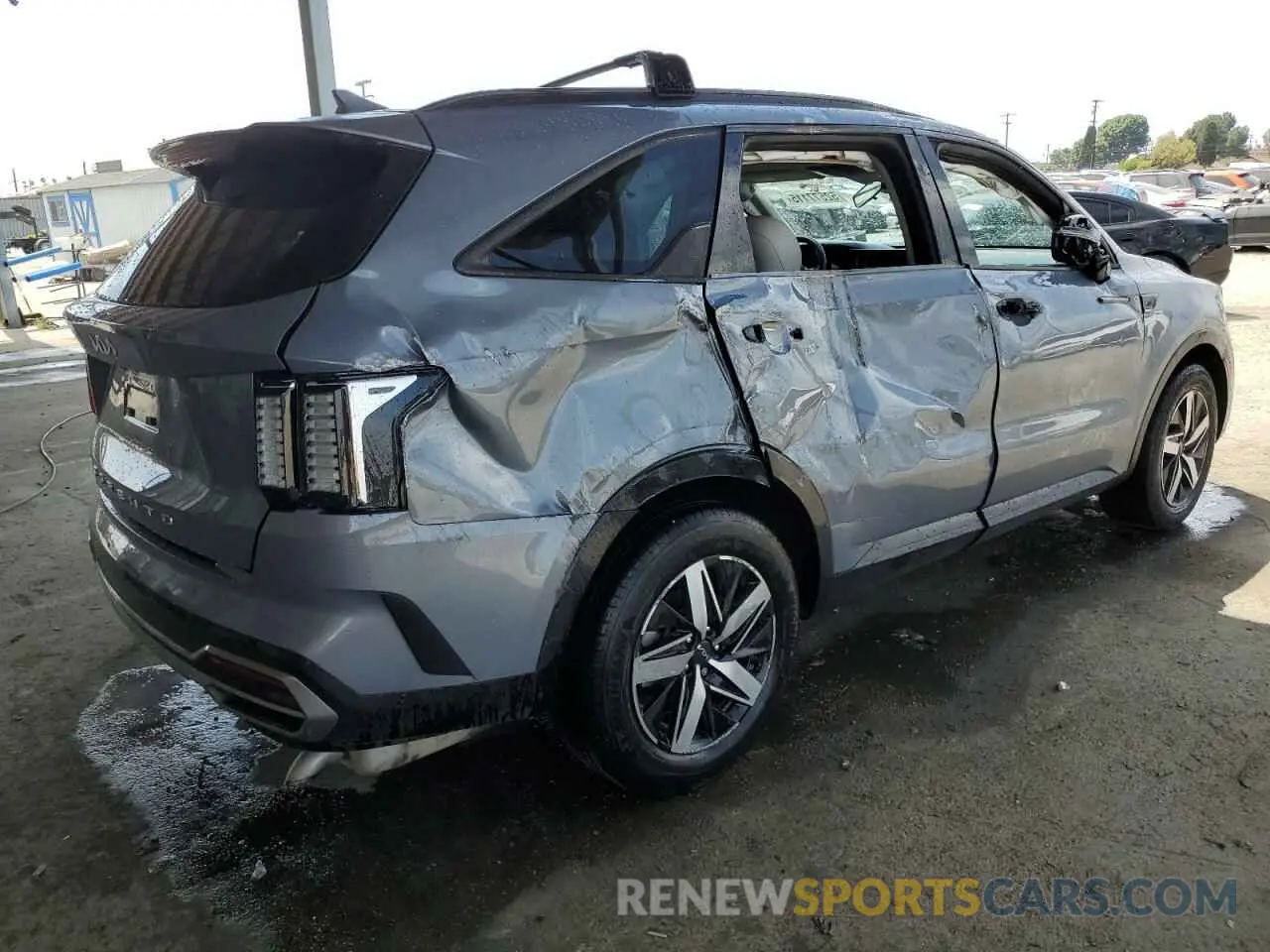 3 Photograph of a damaged car 5XYRL4LC2NG126910 KIA SORENTO 2022