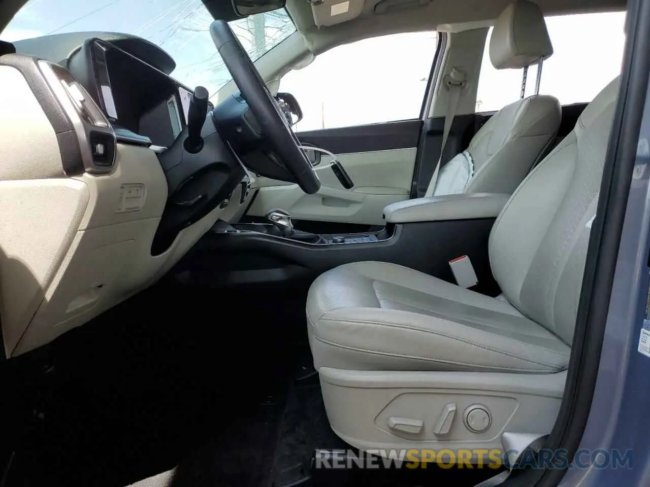 7 Photograph of a damaged car 5XYRL4LC2NG126910 KIA SORENTO 2022
