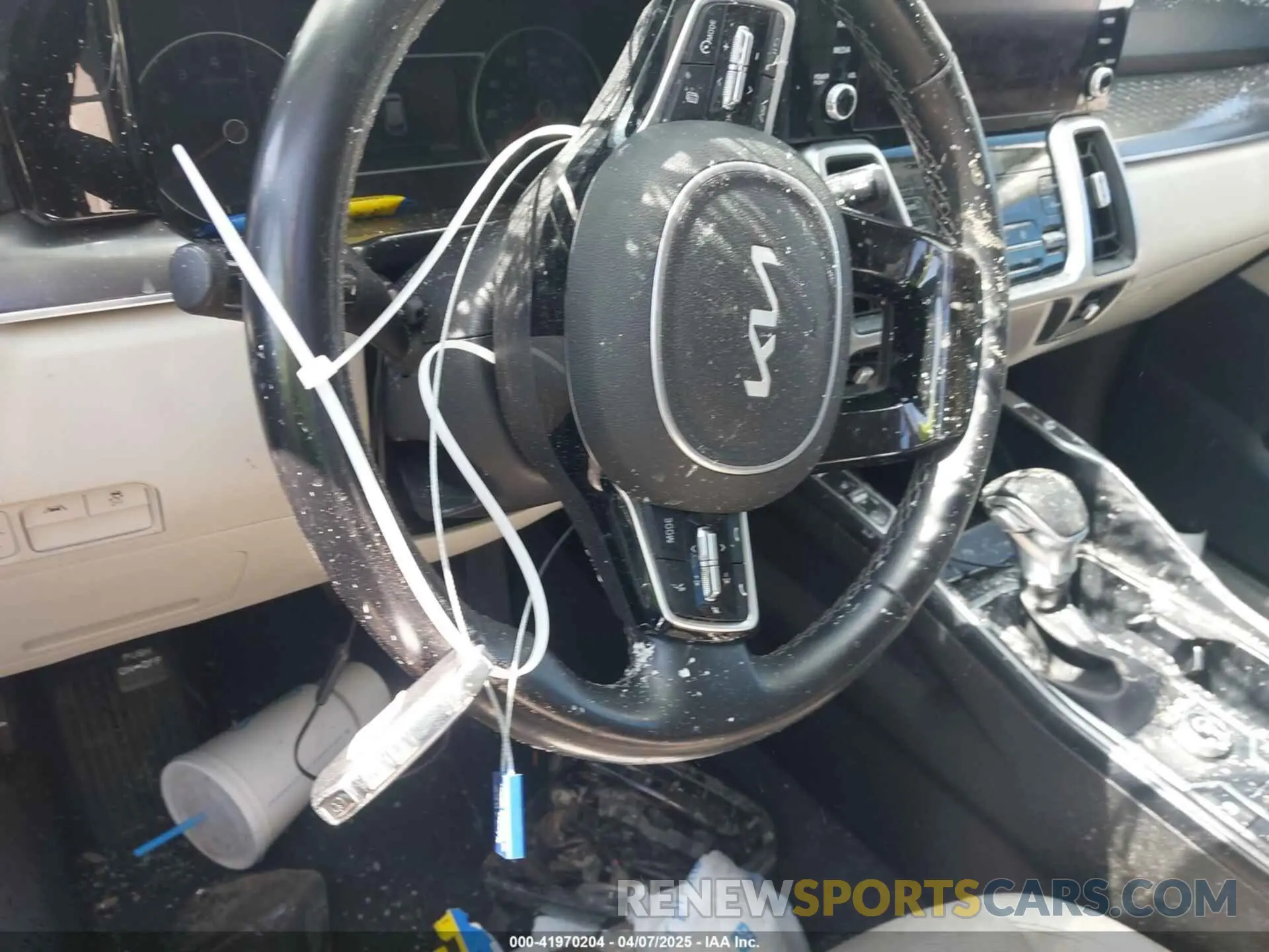 11 Photograph of a damaged car 5XYRL4LC4NG093070 KIA SORENTO 2022