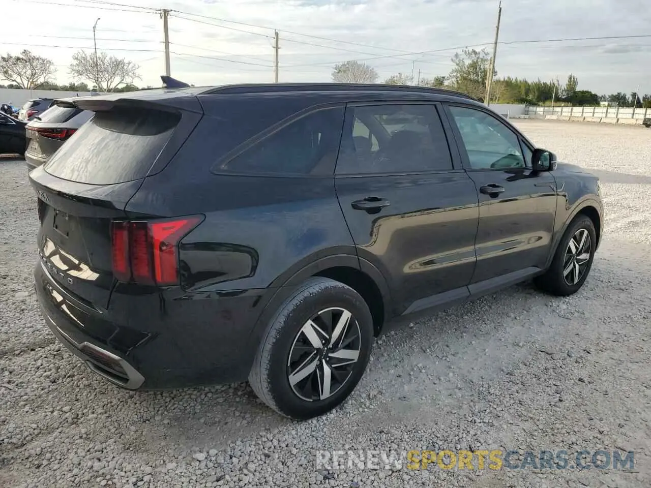 3 Photograph of a damaged car 5XYRL4LC4NG124821 KIA SORENTO 2022