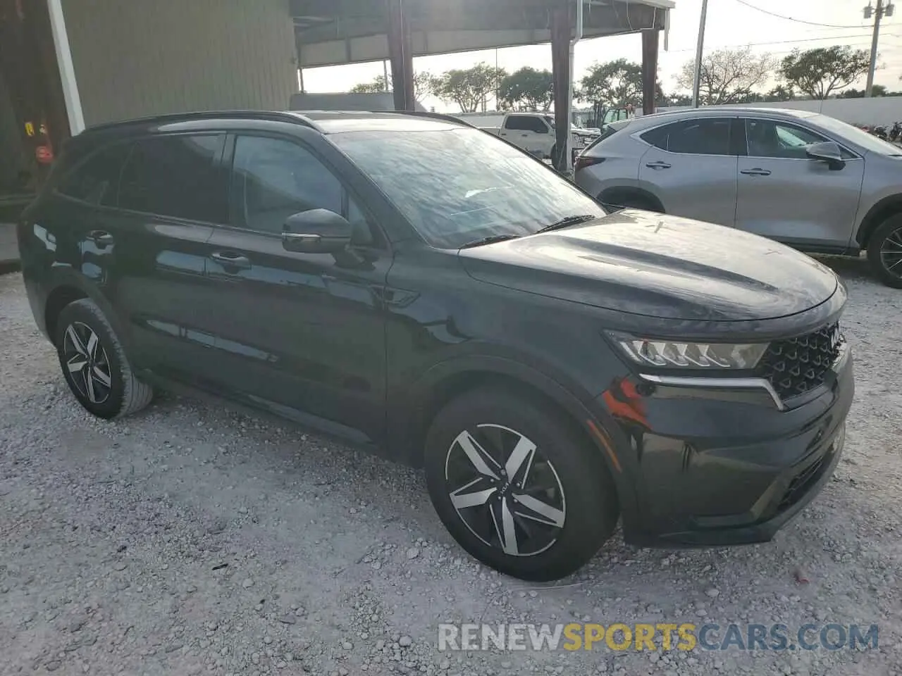 4 Photograph of a damaged car 5XYRL4LC4NG124821 KIA SORENTO 2022
