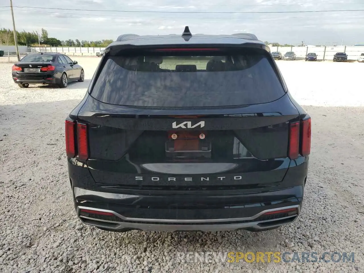6 Photograph of a damaged car 5XYRL4LC4NG124821 KIA SORENTO 2022