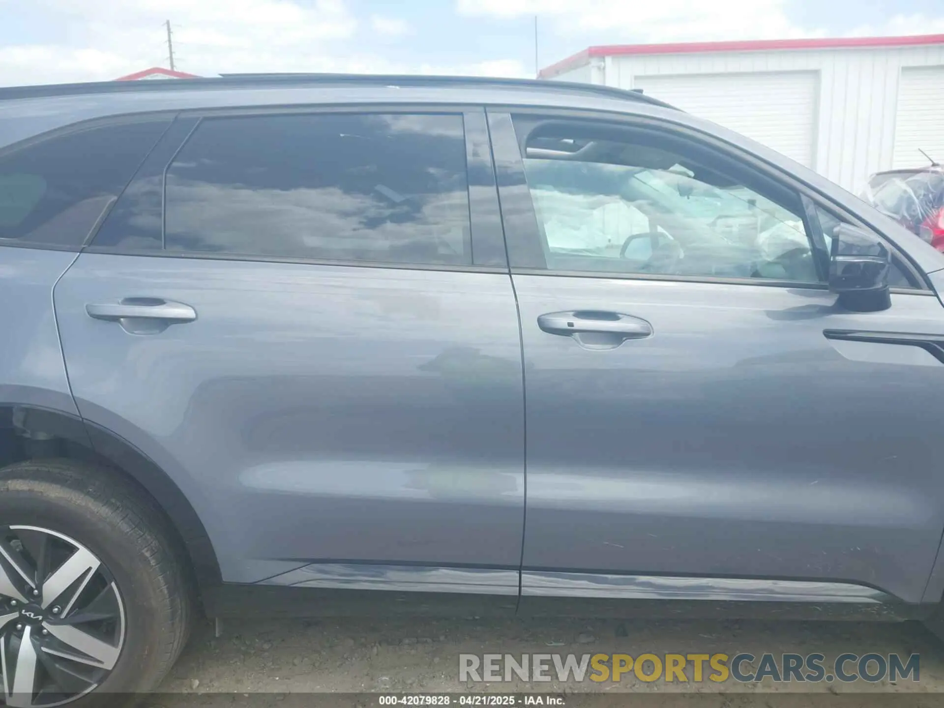 14 Photograph of a damaged car 5XYRL4LC5NG160615 KIA SORENTO 2022