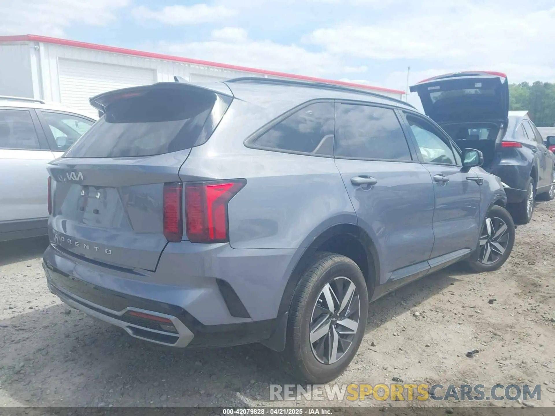 4 Photograph of a damaged car 5XYRL4LC5NG160615 KIA SORENTO 2022