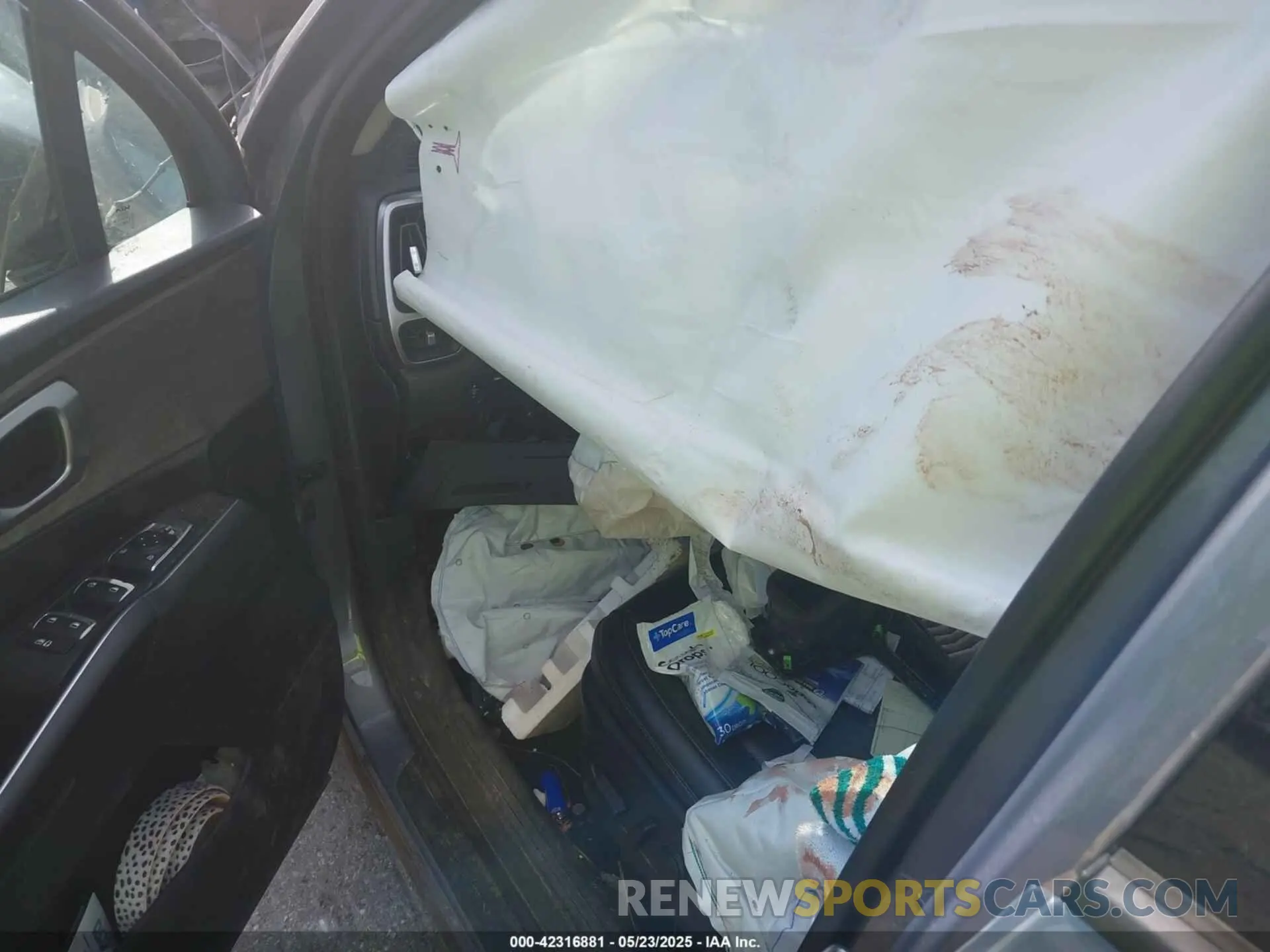 14 Photograph of a damaged car 5XYRLDLC1NG105322 KIA SORENTO 2022