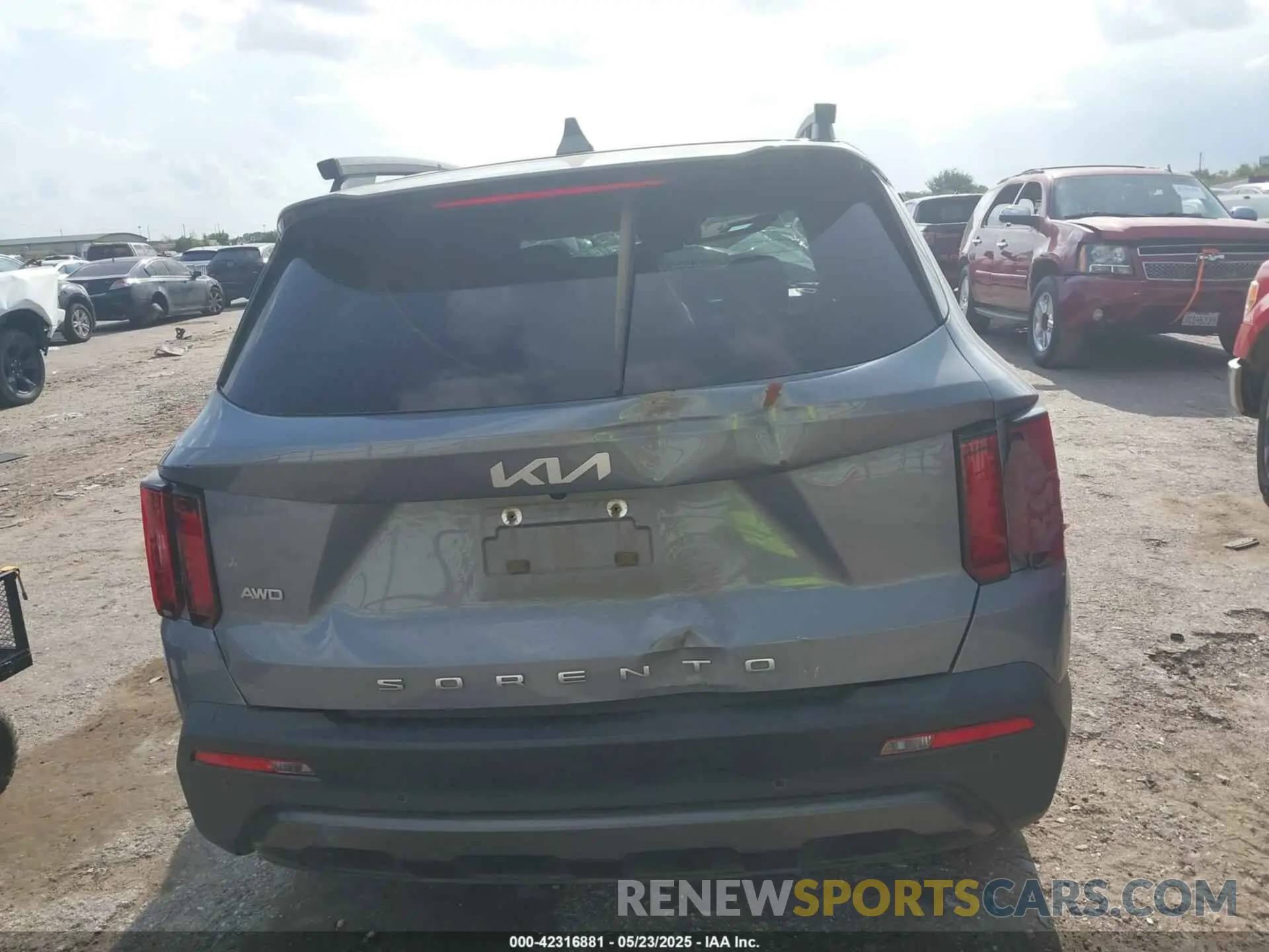 15 Photograph of a damaged car 5XYRLDLC1NG105322 KIA SORENTO 2022