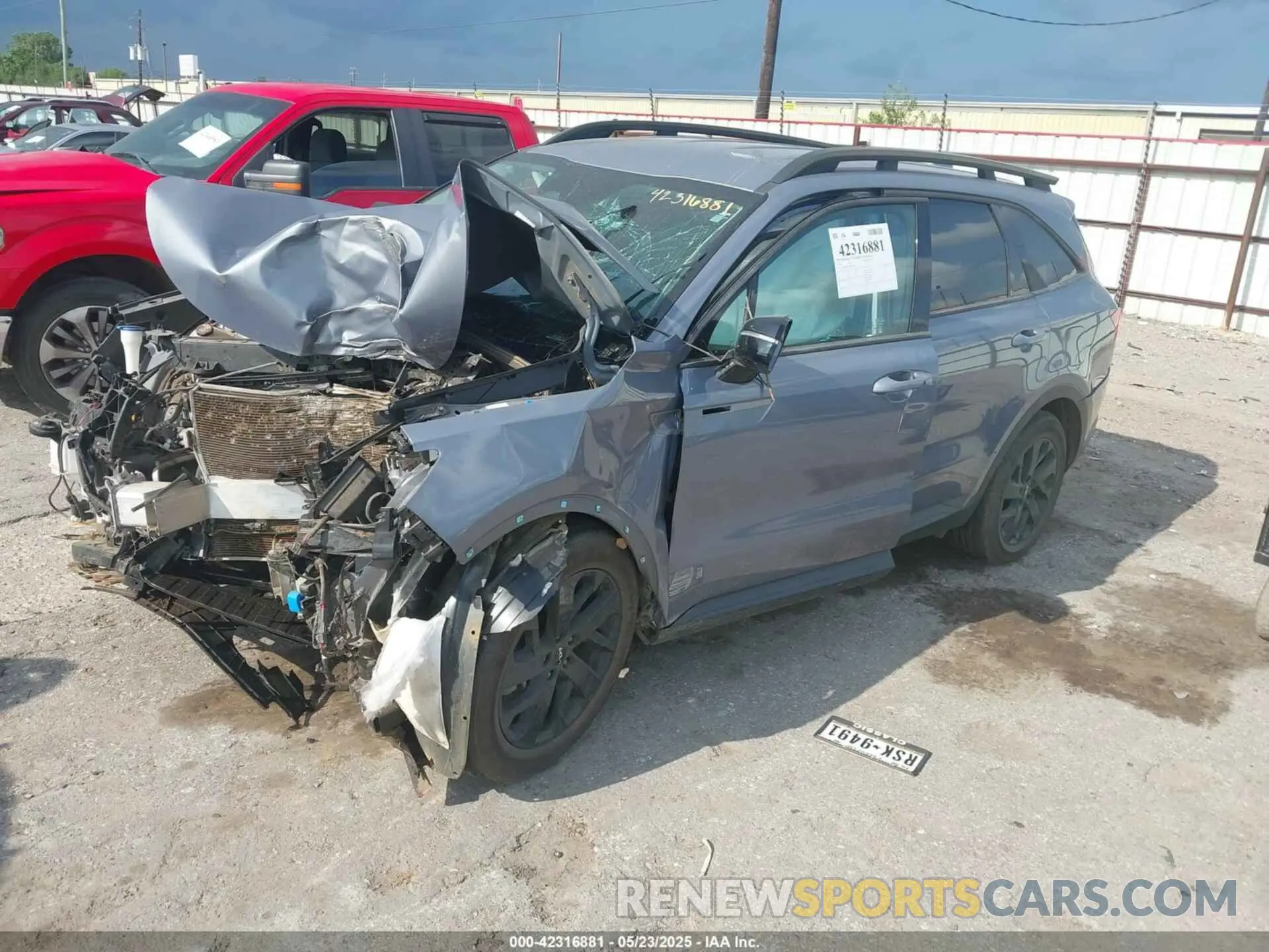 2 Photograph of a damaged car 5XYRLDLC1NG105322 KIA SORENTO 2022