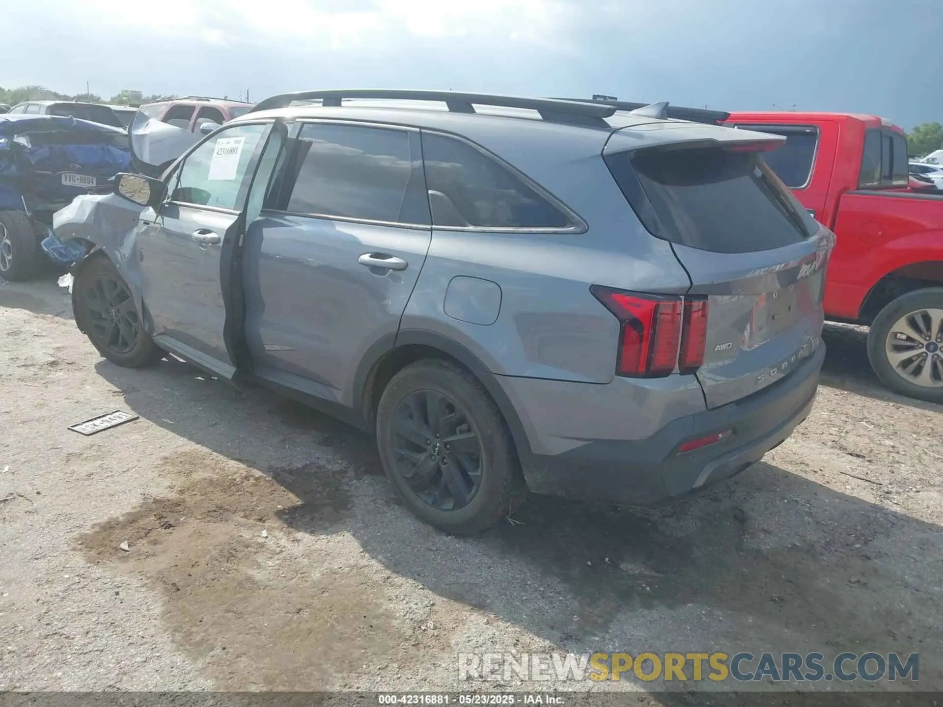 3 Photograph of a damaged car 5XYRLDLC1NG105322 KIA SORENTO 2022
