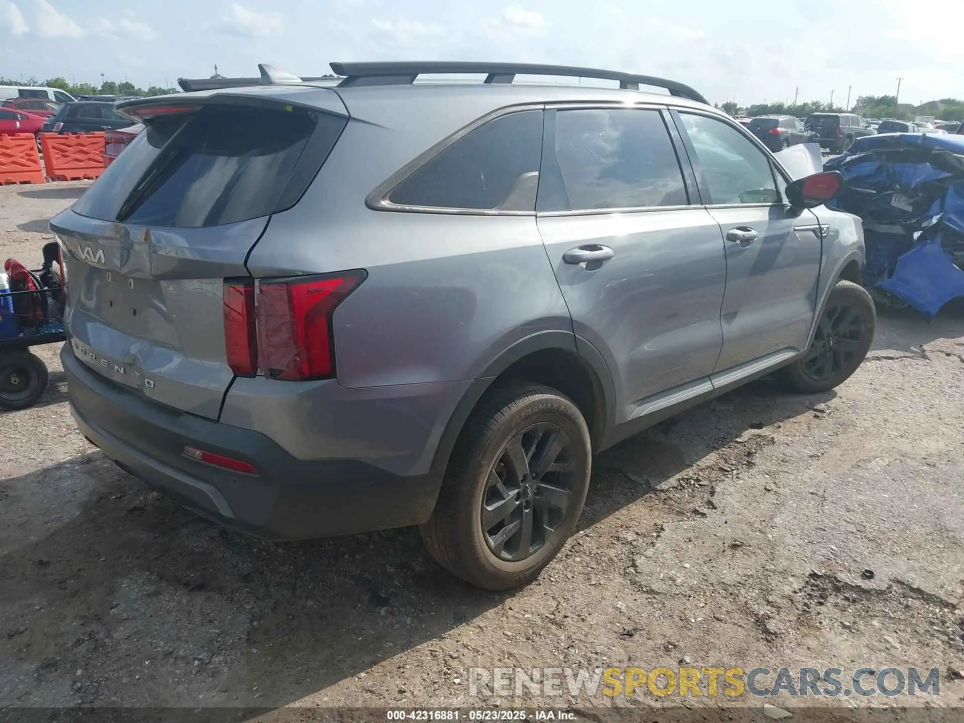 4 Photograph of a damaged car 5XYRLDLC1NG105322 KIA SORENTO 2022