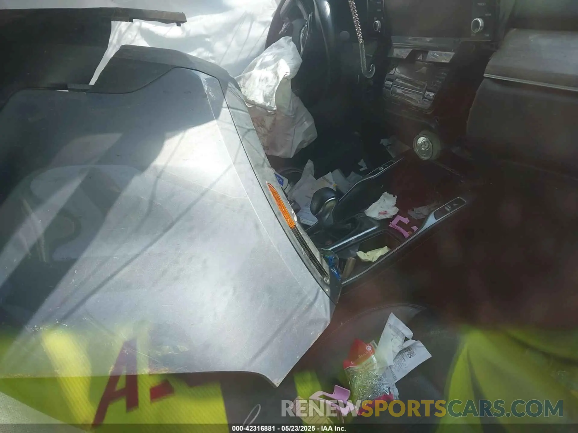 5 Photograph of a damaged car 5XYRLDLC1NG105322 KIA SORENTO 2022