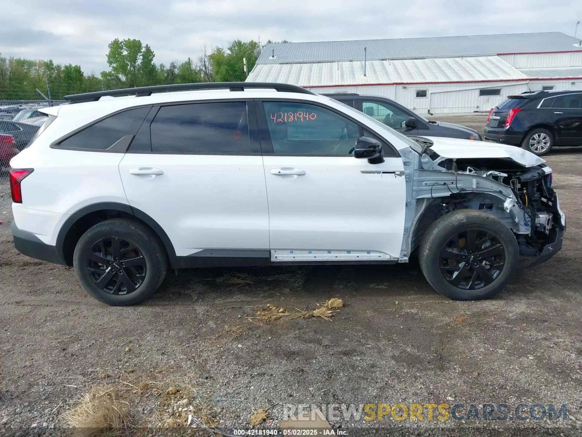 13 Photograph of a damaged car 5XYRLDLC4NG149640 KIA SORENTO 2022