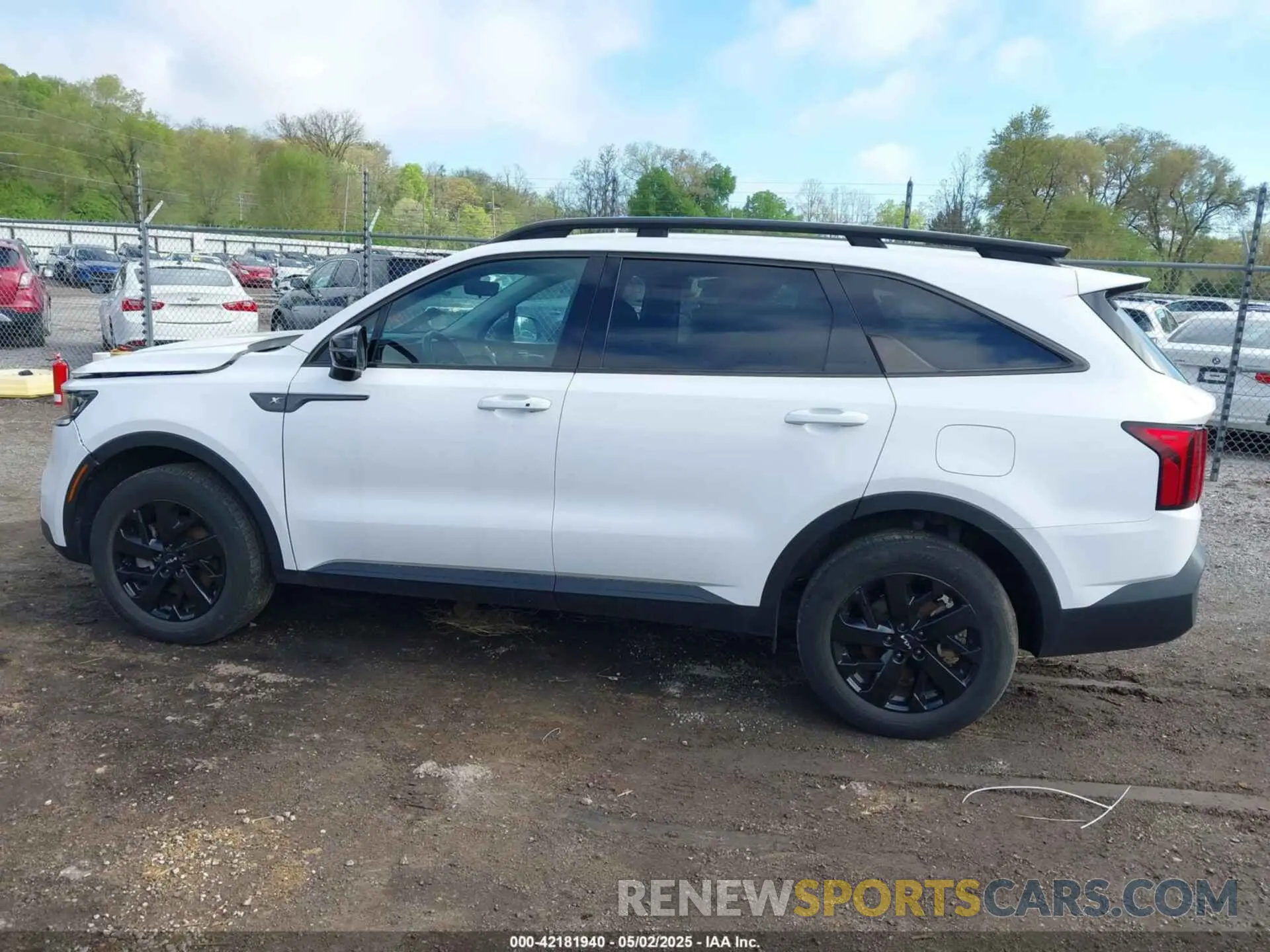 14 Photograph of a damaged car 5XYRLDLC4NG149640 KIA SORENTO 2022