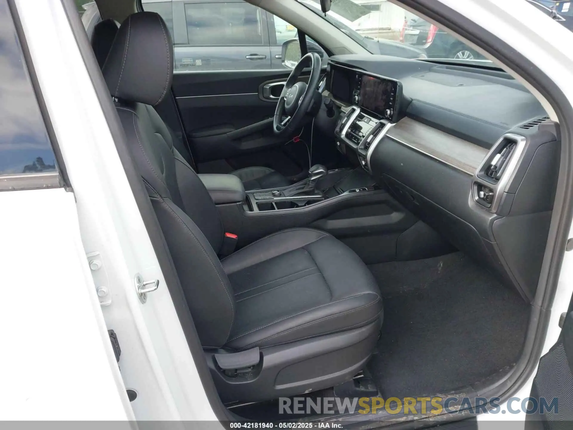 5 Photograph of a damaged car 5XYRLDLC4NG149640 KIA SORENTO 2022