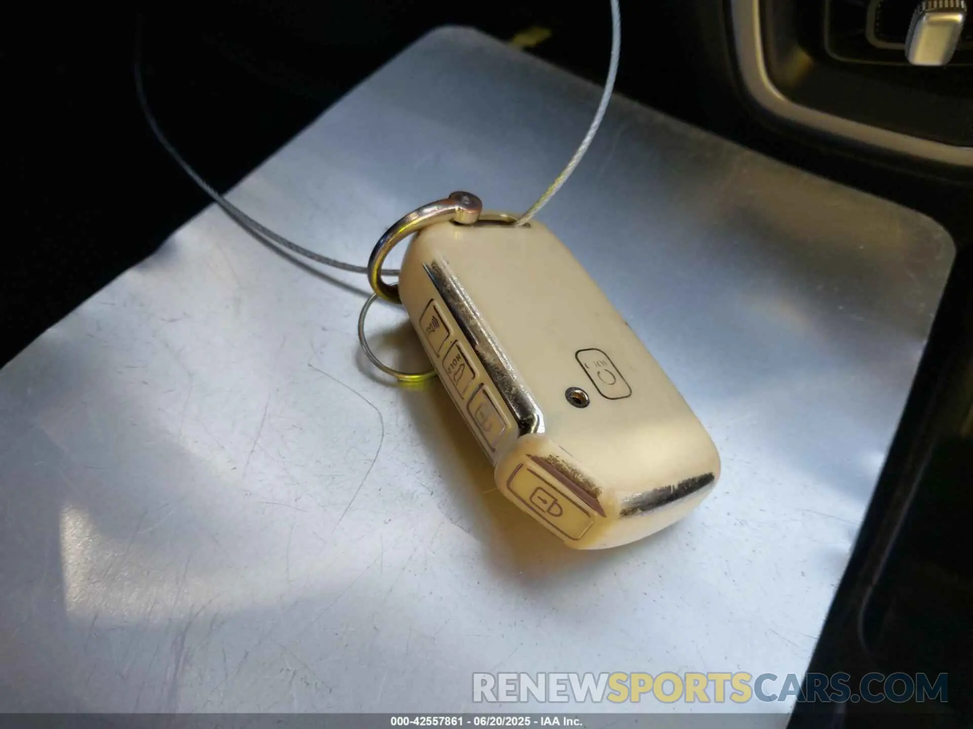 11 Photograph of a damaged car 5XYRLDLC7NG144870 KIA SORENTO 2022