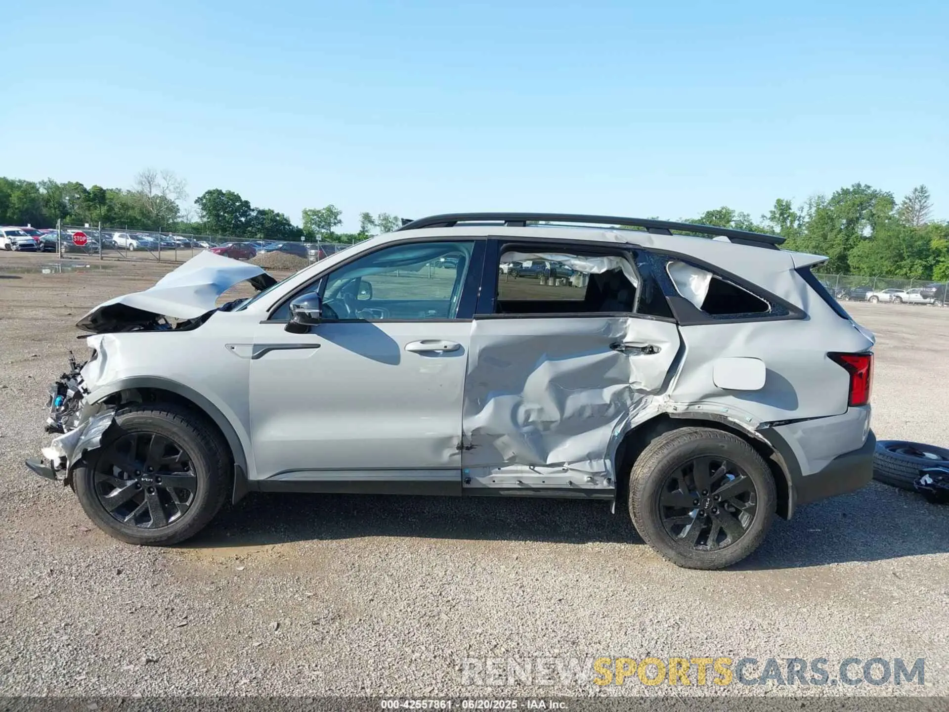 15 Photograph of a damaged car 5XYRLDLC7NG144870 KIA SORENTO 2022