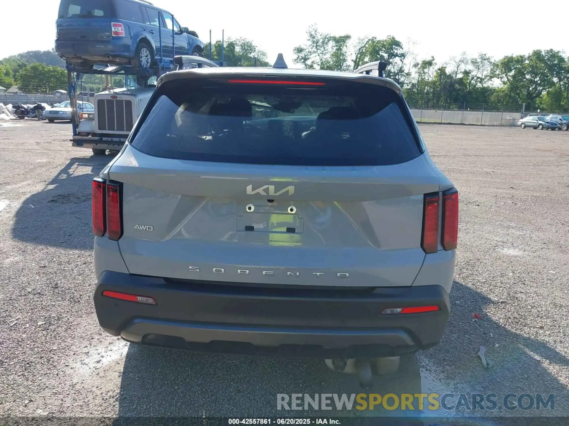 17 Photograph of a damaged car 5XYRLDLC7NG144870 KIA SORENTO 2022