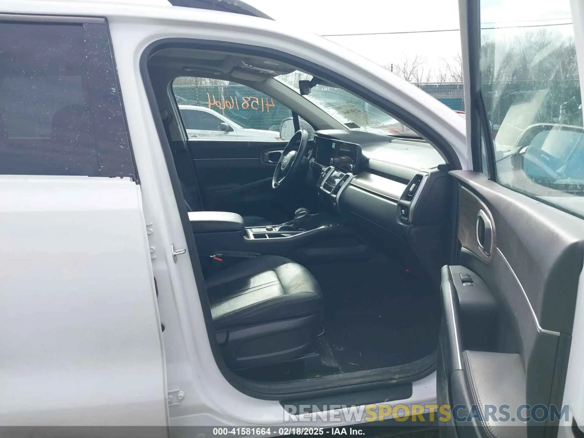 5 Photograph of a damaged car 5XYRLDLCXNG150954 KIA SORENTO 2022