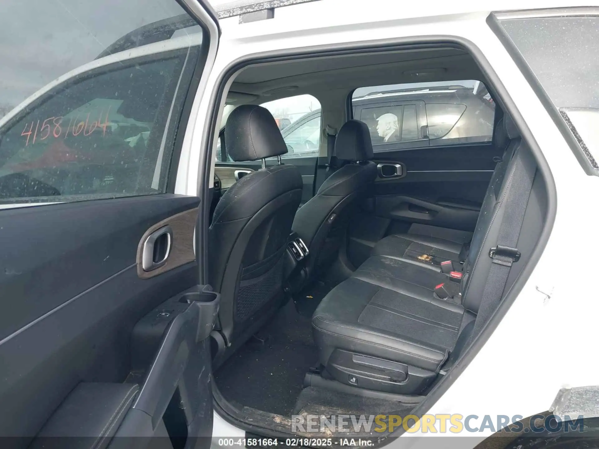 8 Photograph of a damaged car 5XYRLDLCXNG150954 KIA SORENTO 2022