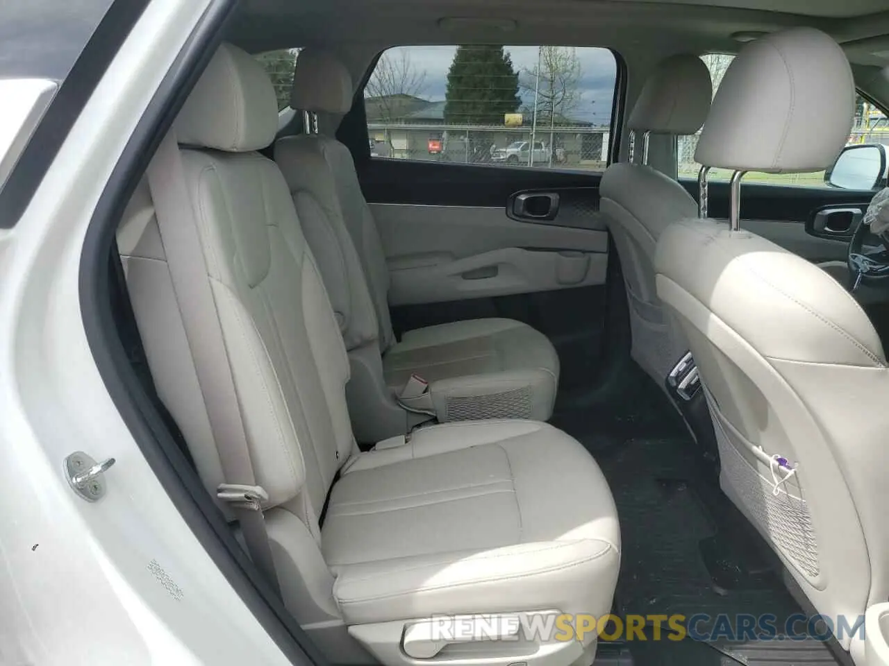 11 Photograph of a damaged car KNDRHDLG1N5096991 KIA SORENTO 2022