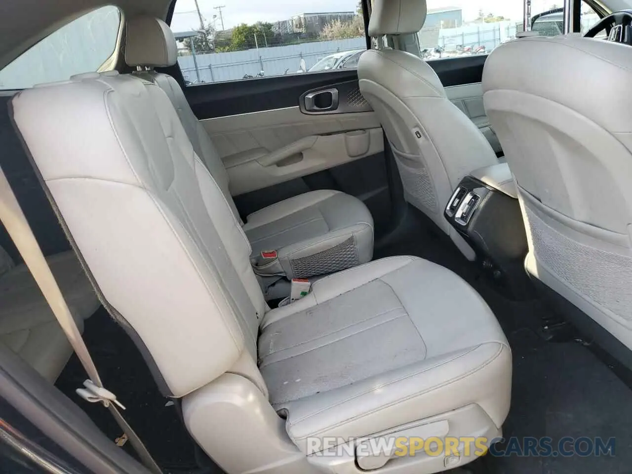 11 Photograph of a damaged car KNDRJDLH2N5066928 KIA SORENTO 2022
