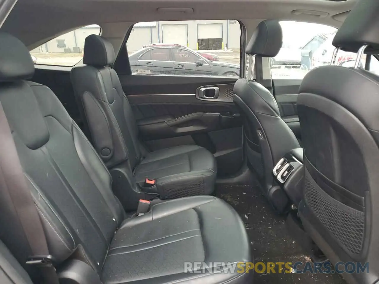 11 Photograph of a damaged car KNDRJDLH7N5118702 KIA SORENTO 2022