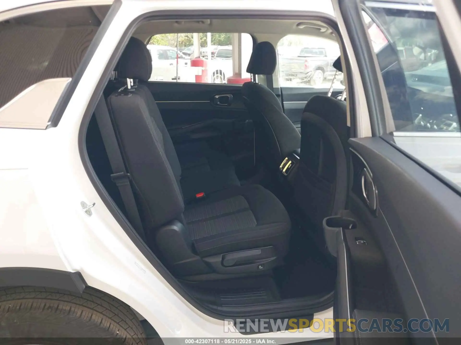 8 Фотография поврежденного автомобиля 5XYRG4LC3PG252250 KIA SORENTO 2023
