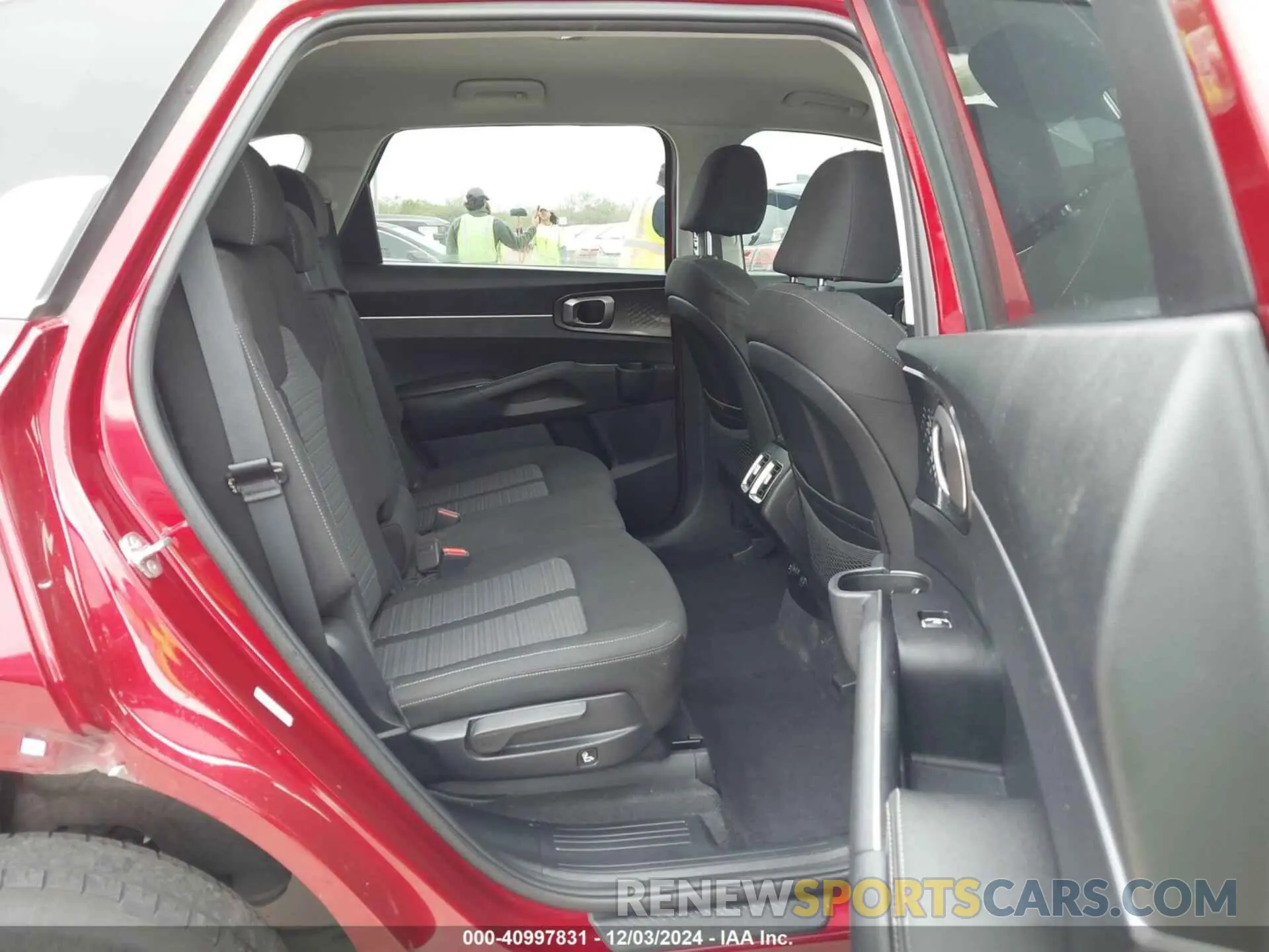 8 Фотография поврежденного автомобиля 5XYRG4LC4PG166347 KIA SORENTO 2023