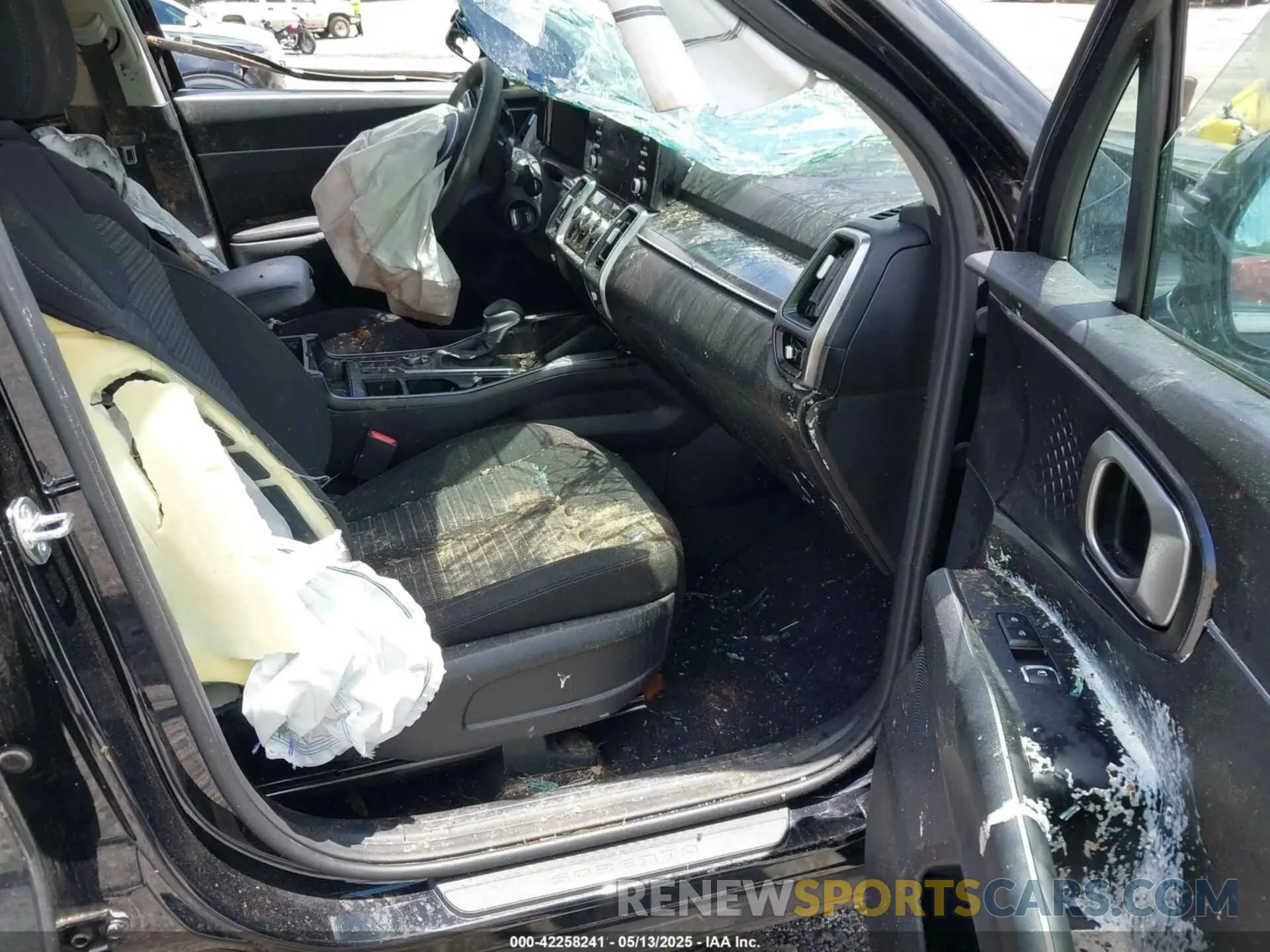 5 Photograph of a damaged car 5XYRG4LC8PG240742 KIA SORENTO 2023