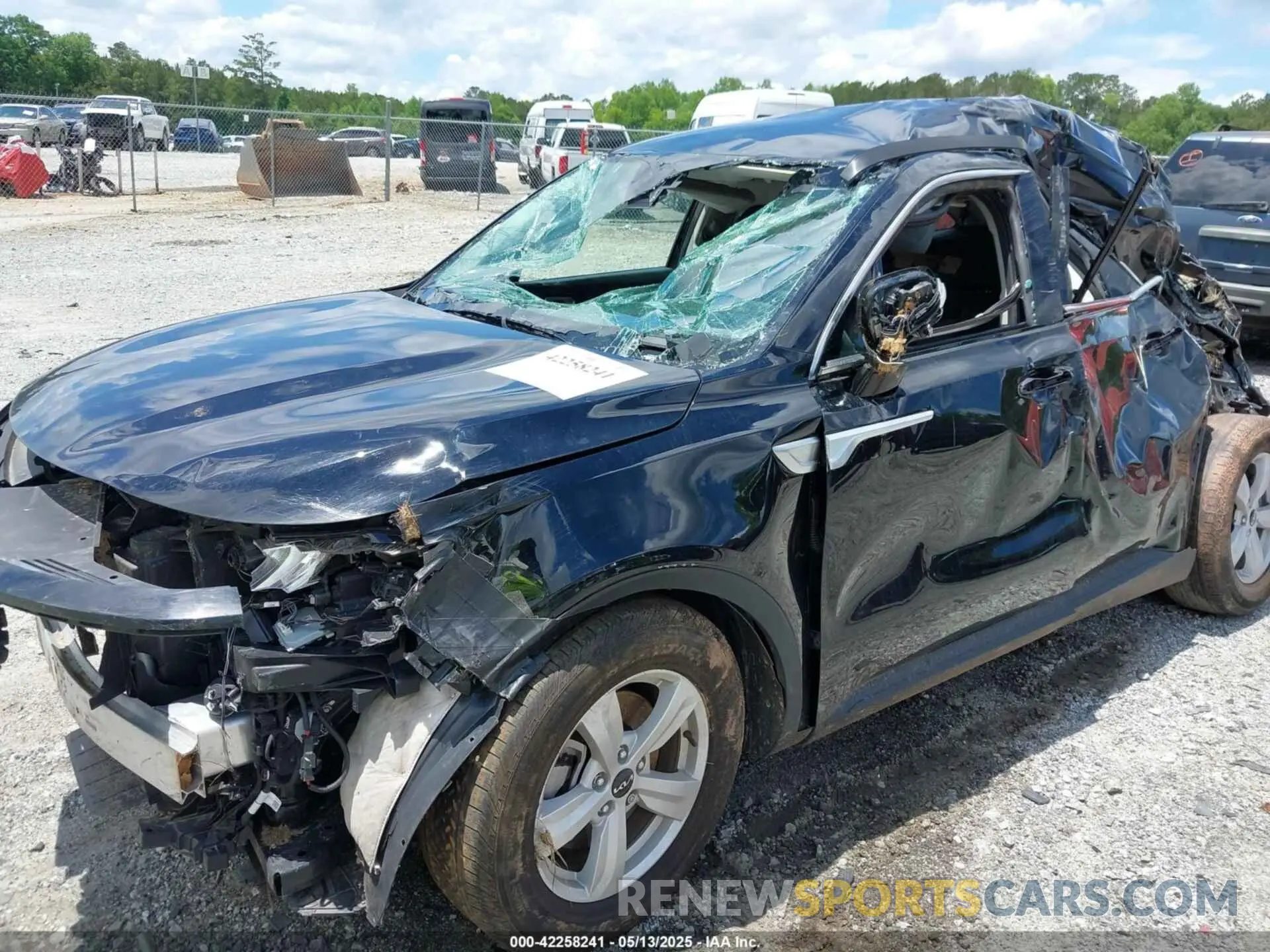 6 Photograph of a damaged car 5XYRG4LC8PG240742 KIA SORENTO 2023