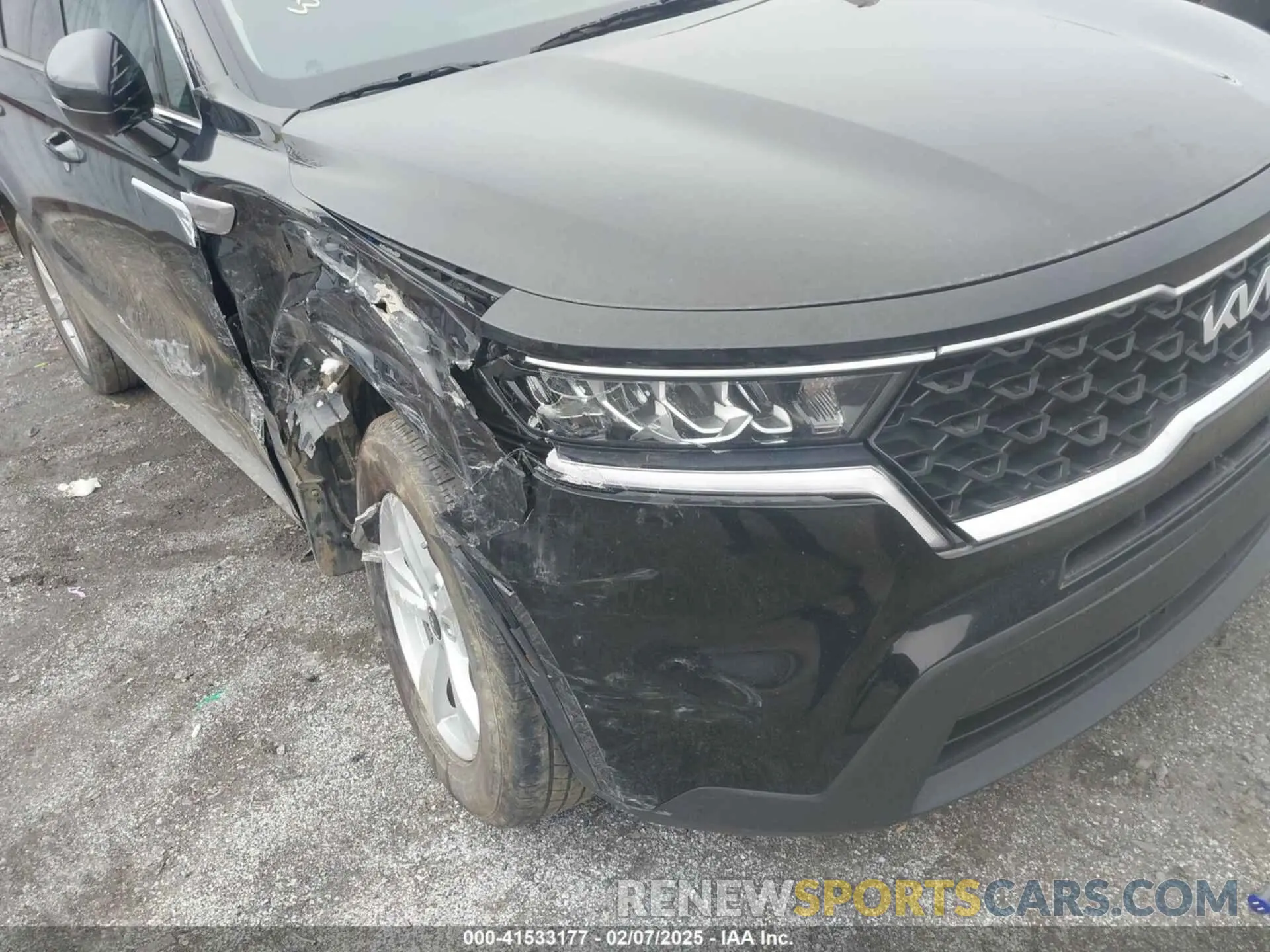 17 Photograph of a damaged car 5XYRG4LC9PG190174 KIA SORENTO 2023