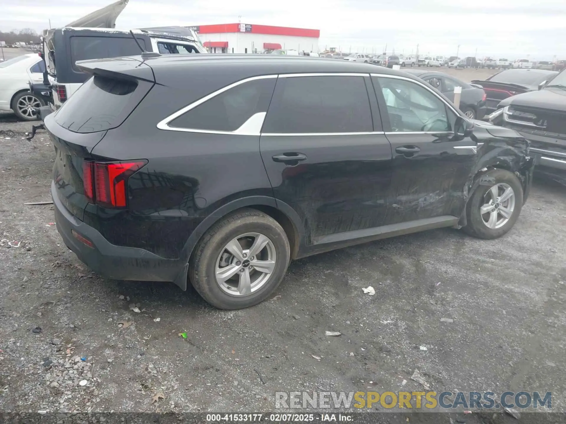 4 Photograph of a damaged car 5XYRG4LC9PG190174 KIA SORENTO 2023
