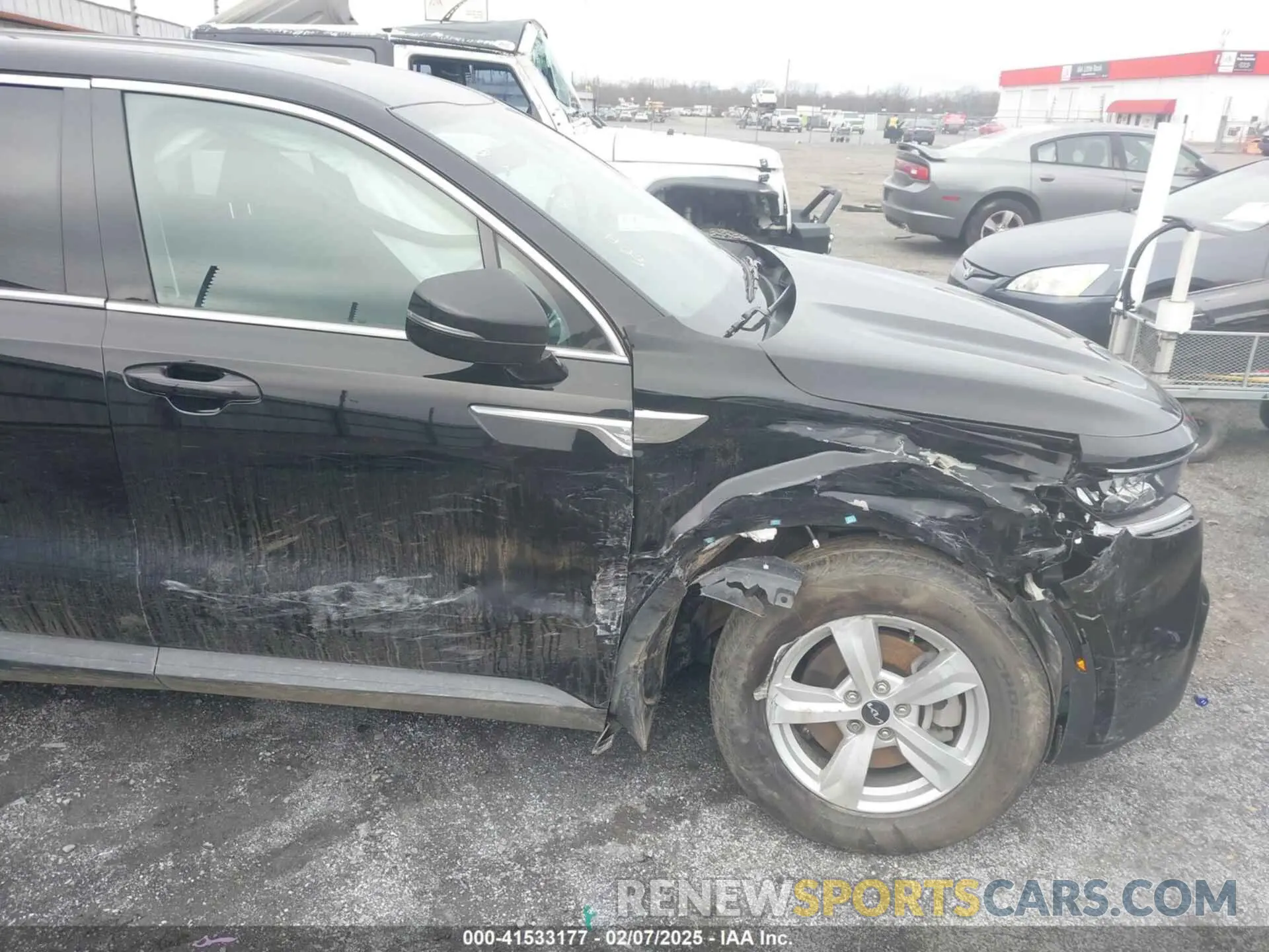 6 Photograph of a damaged car 5XYRG4LC9PG190174 KIA SORENTO 2023